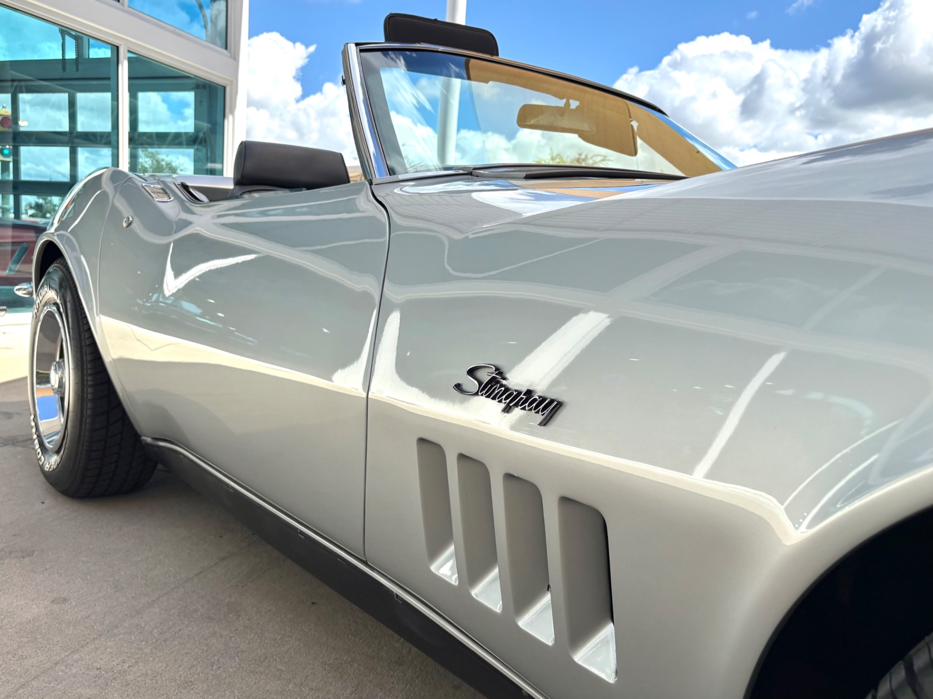 Vehicle photo 17