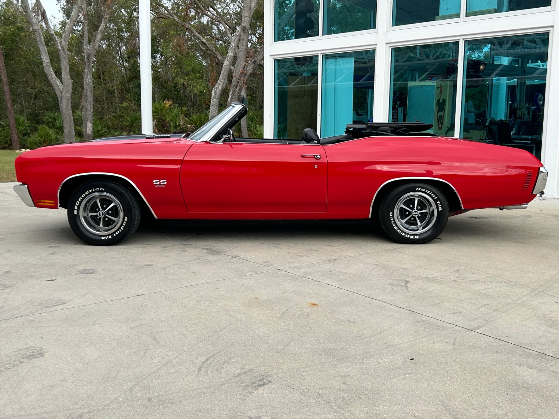 Vehicle photo 11