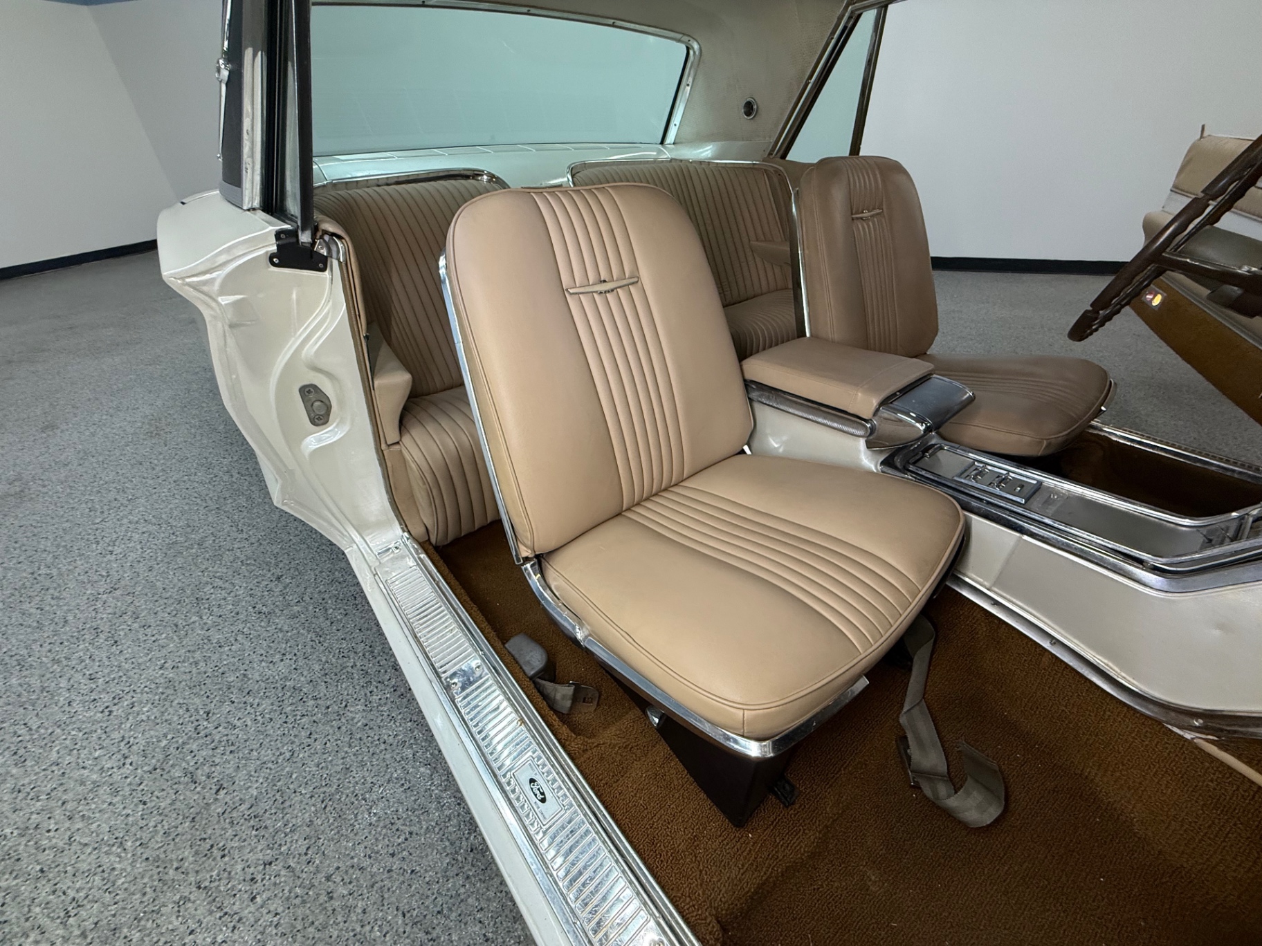 Vehicle photo 34