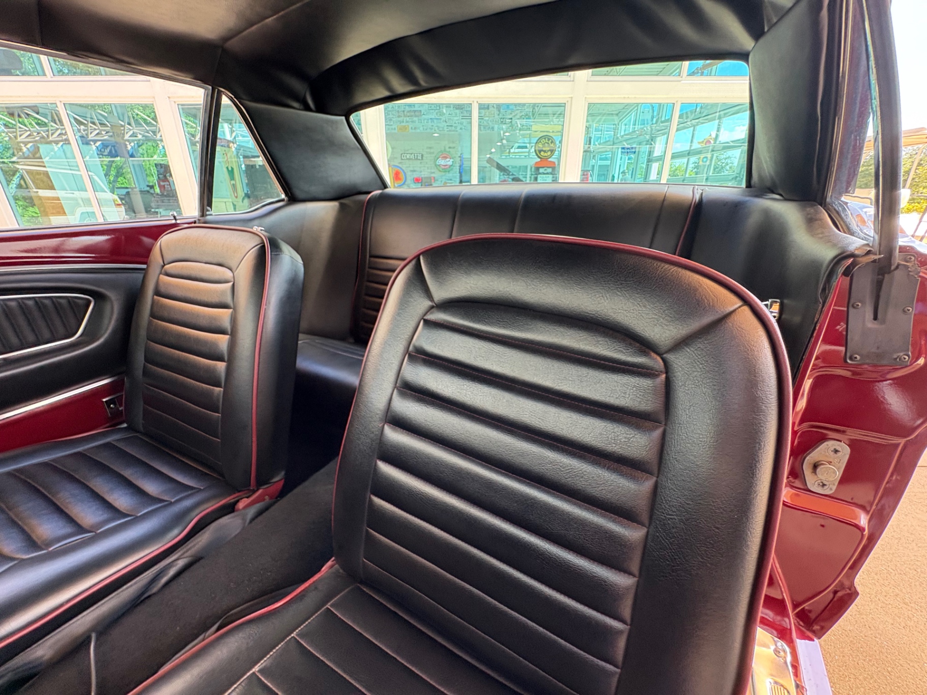 Vehicle photo 32