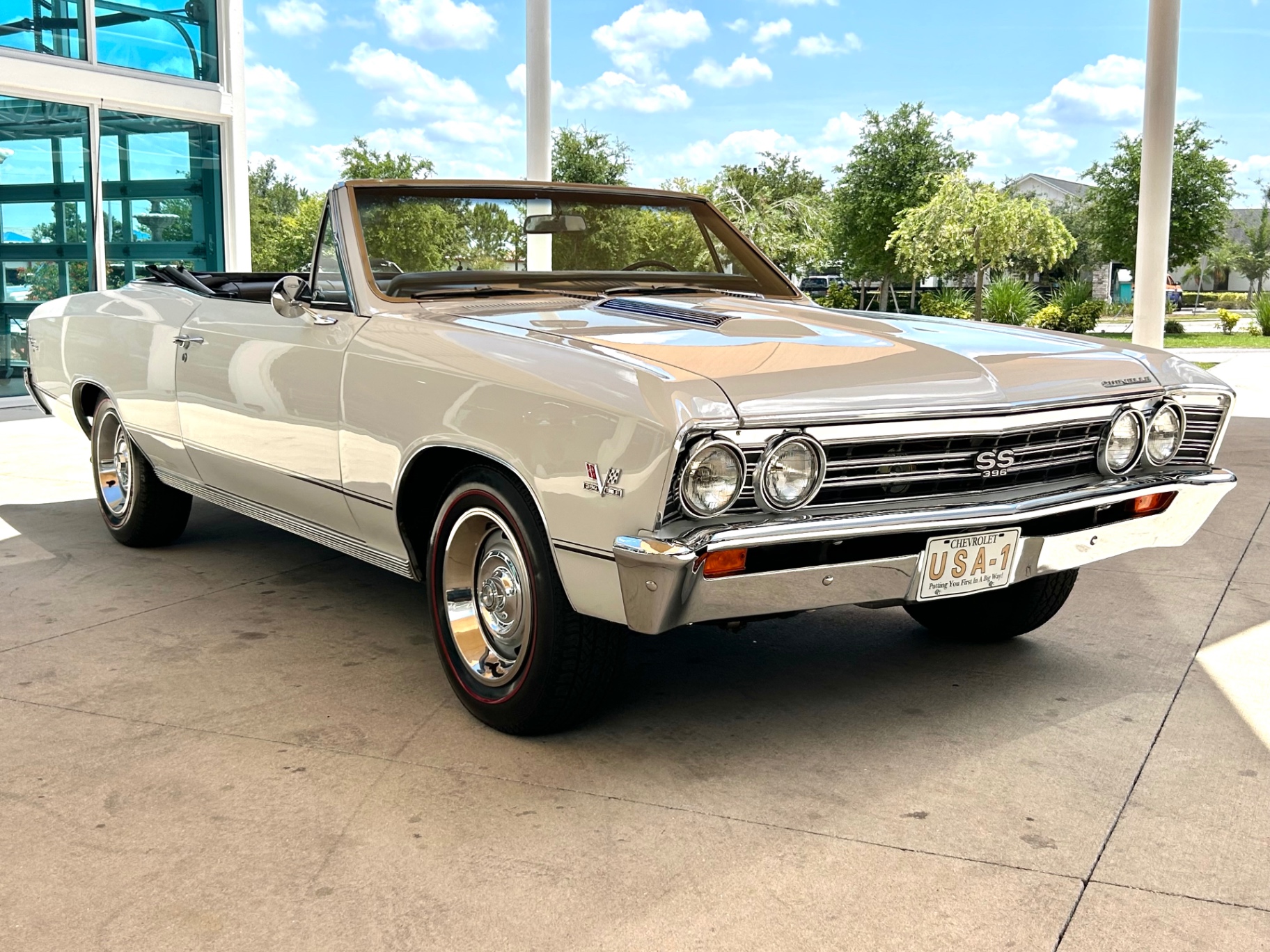 Vehicle photo 3