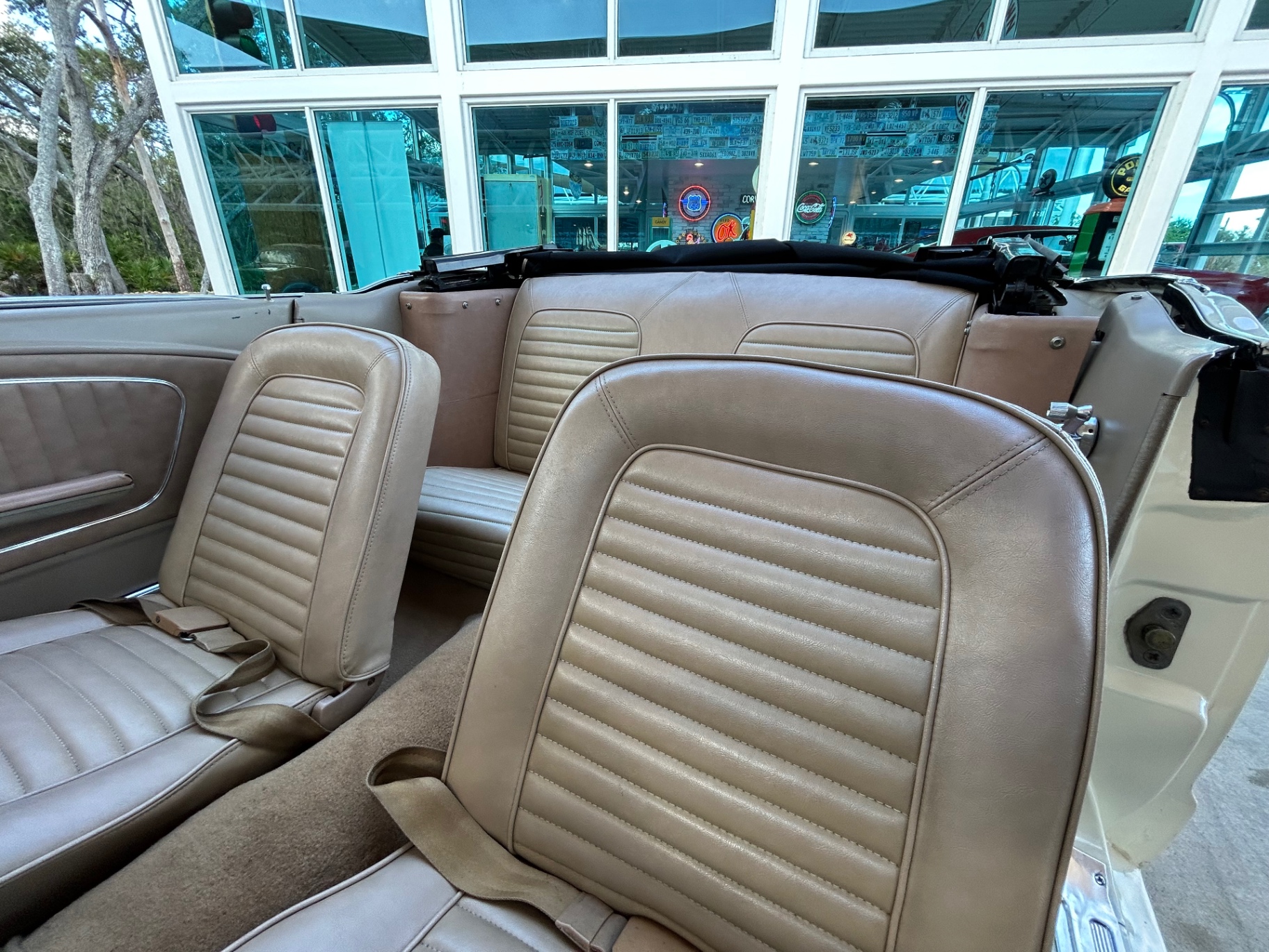 Vehicle photo 24
