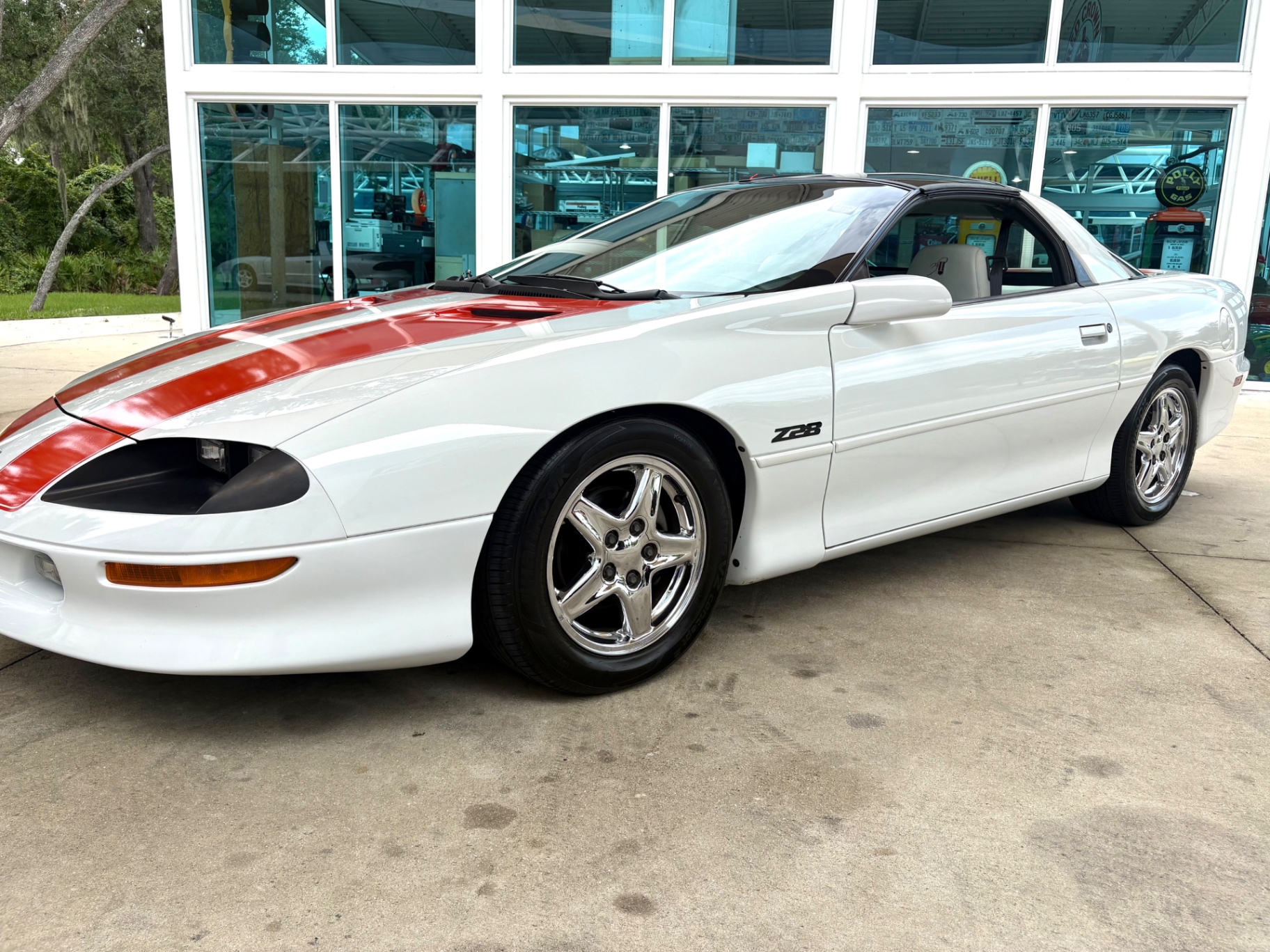 Vehicle photo 12