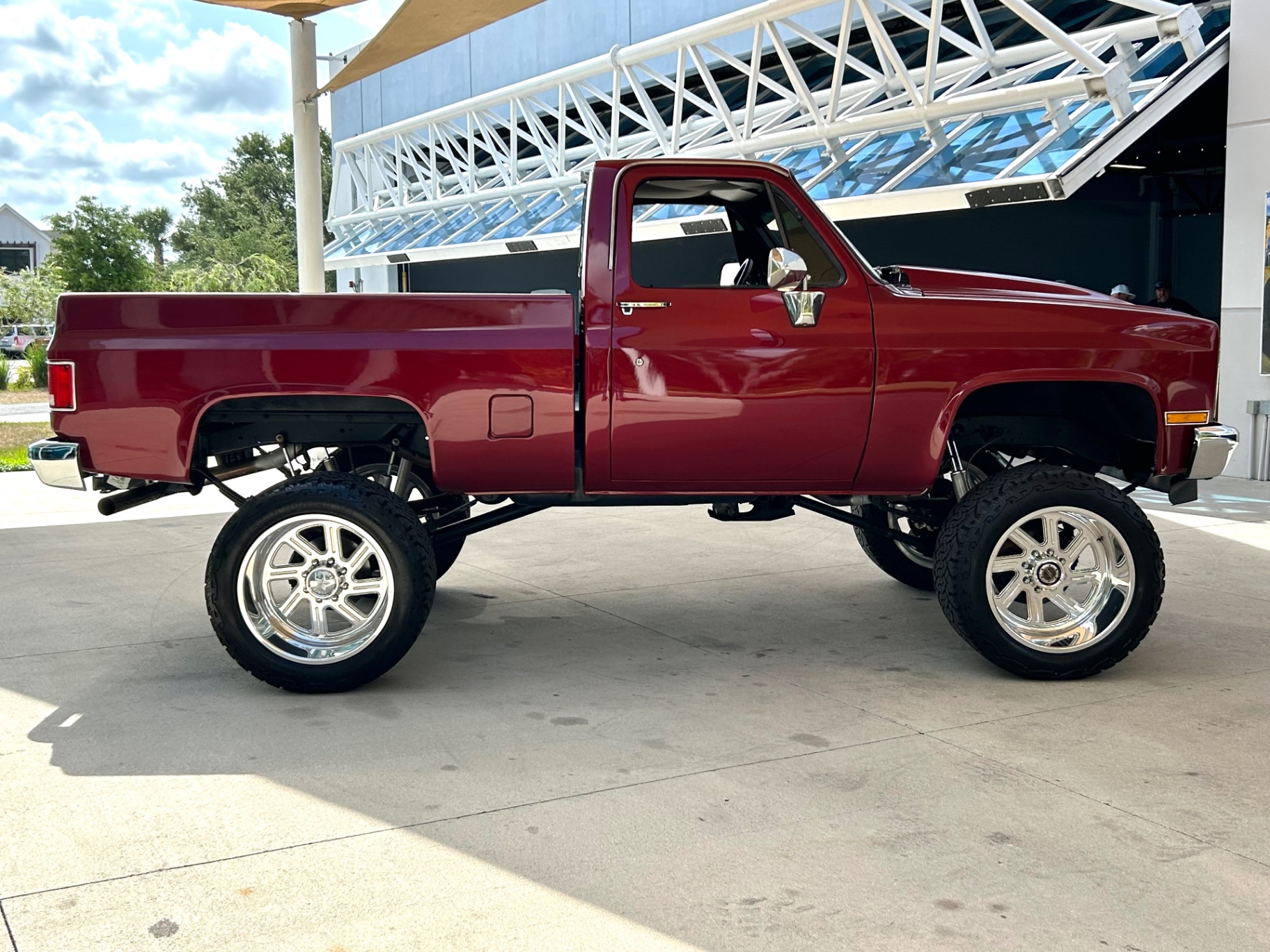 Vehicle photo 4