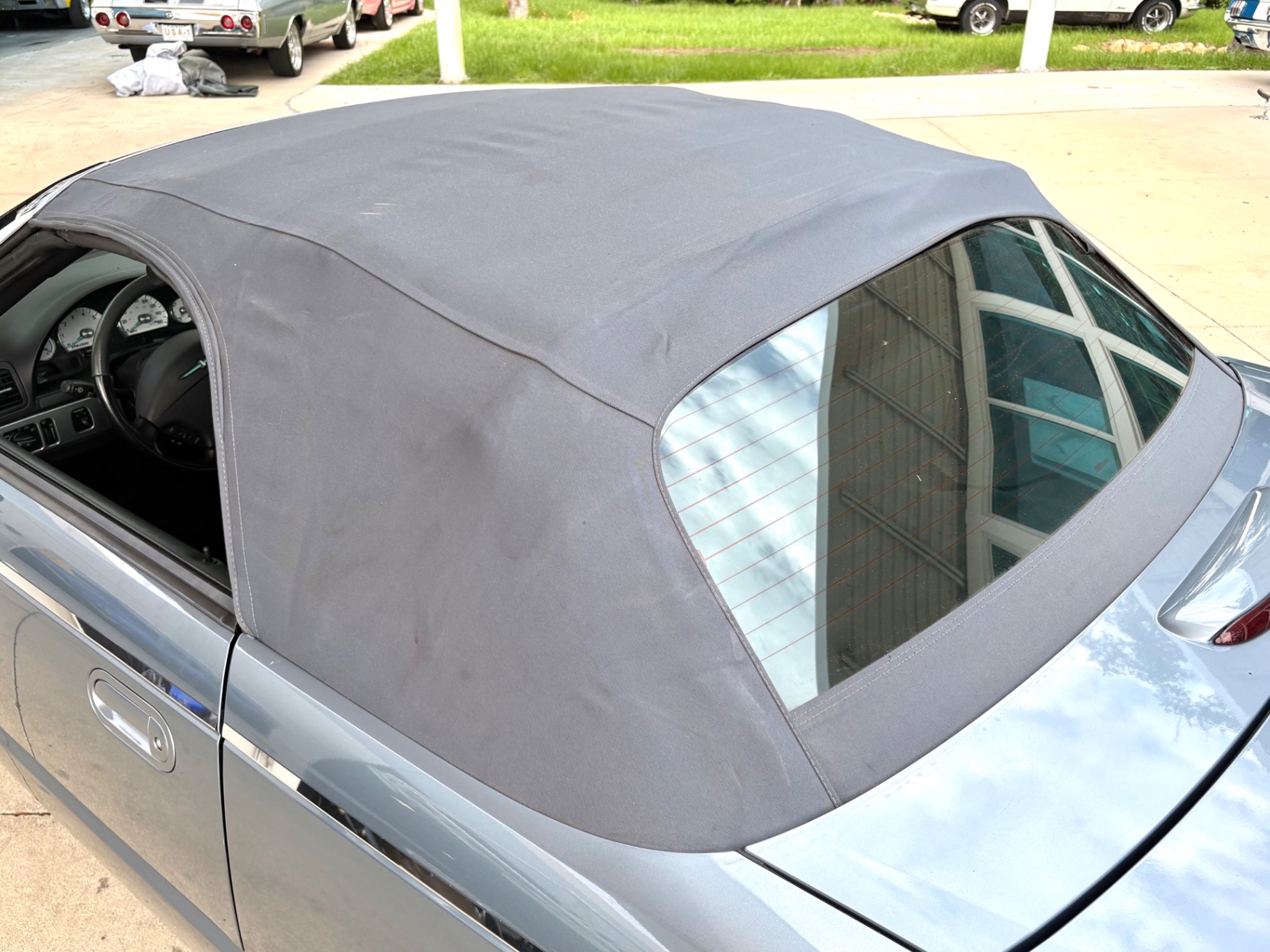 Vehicle photo 25