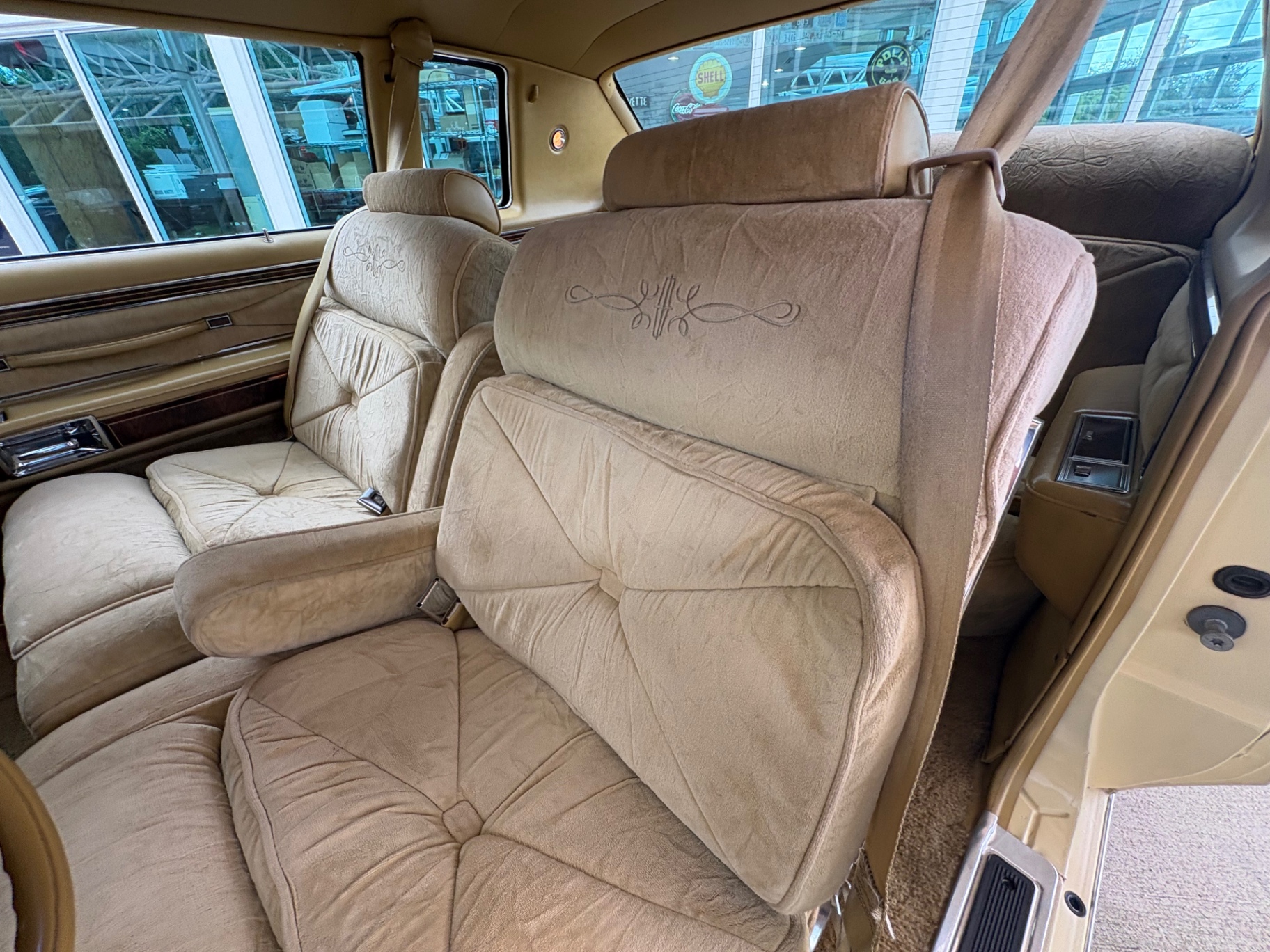 Vehicle photo 34