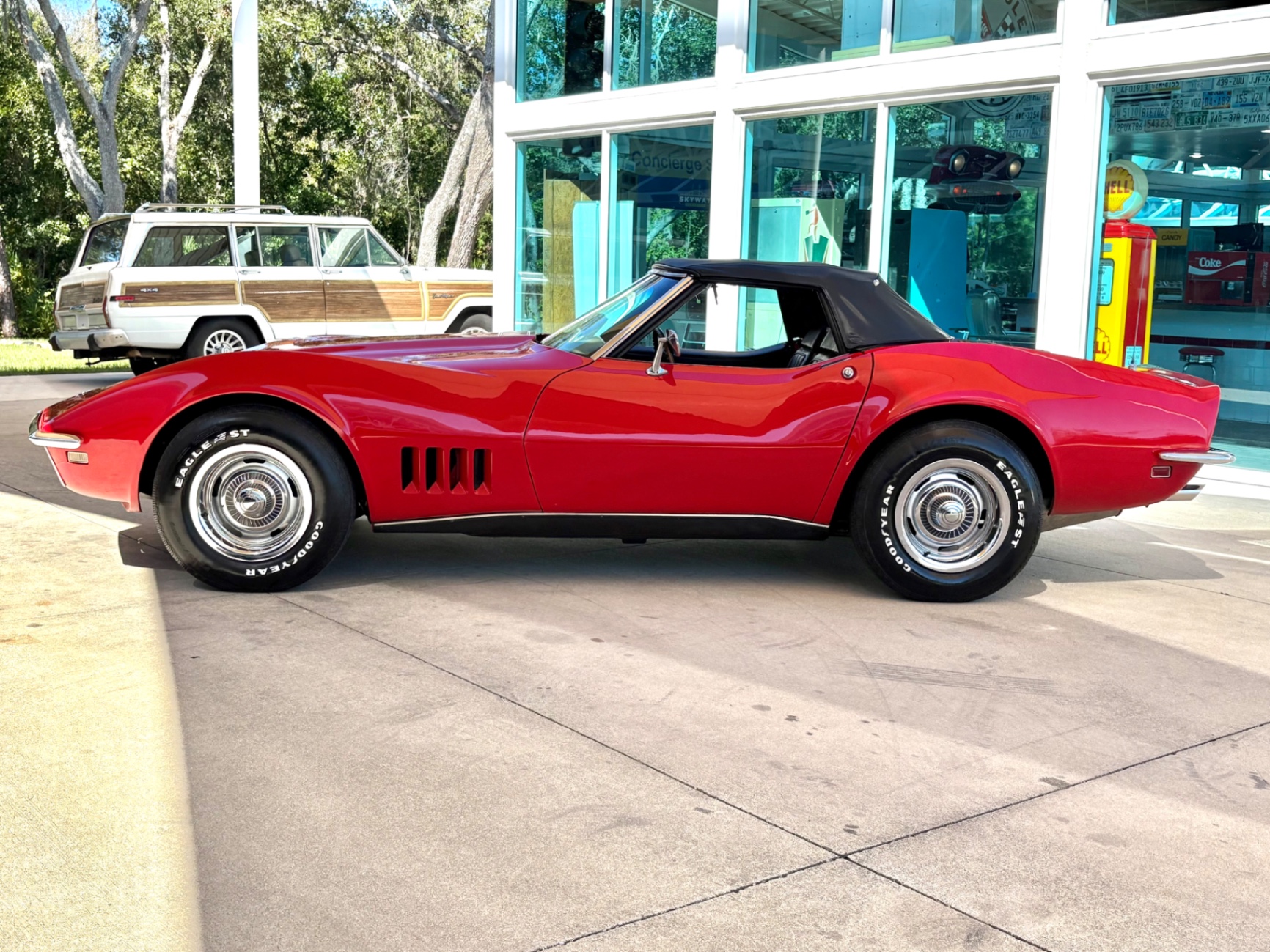 Vehicle photo 22