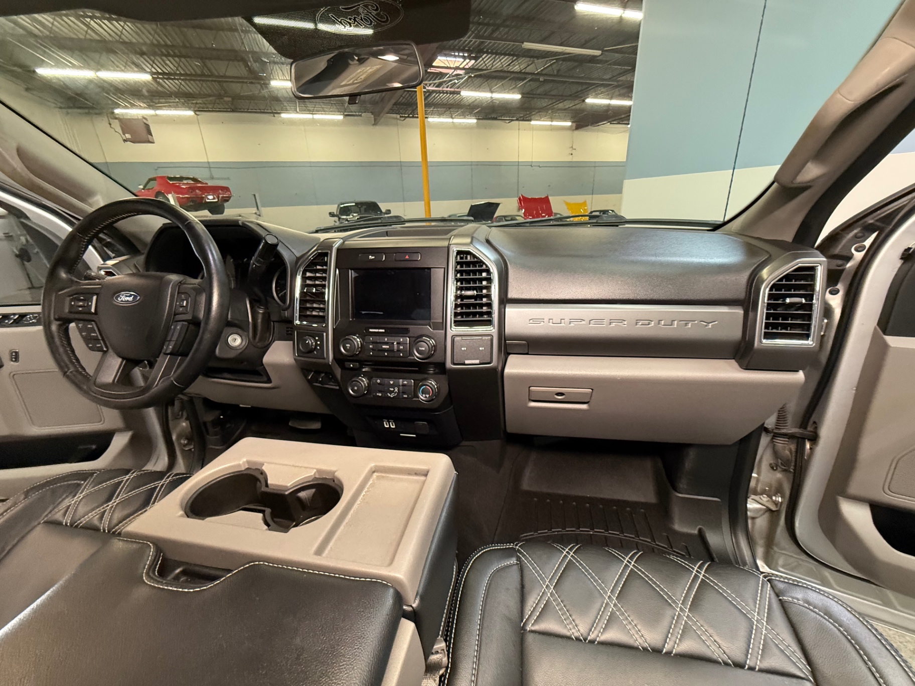 Vehicle photo 31