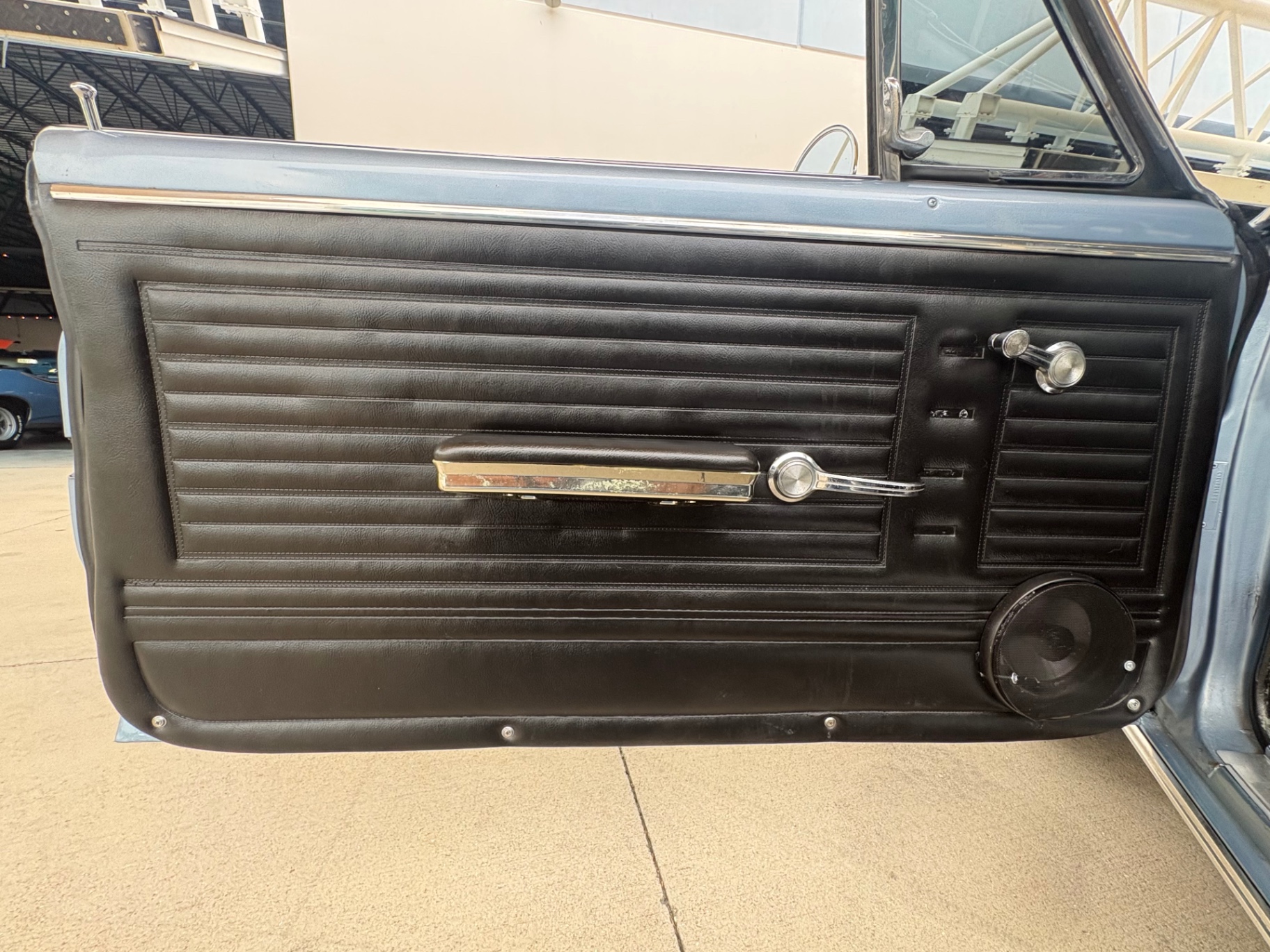 Vehicle photo 33