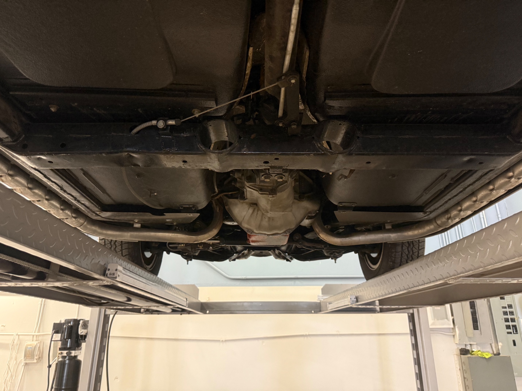 Vehicle photo 54