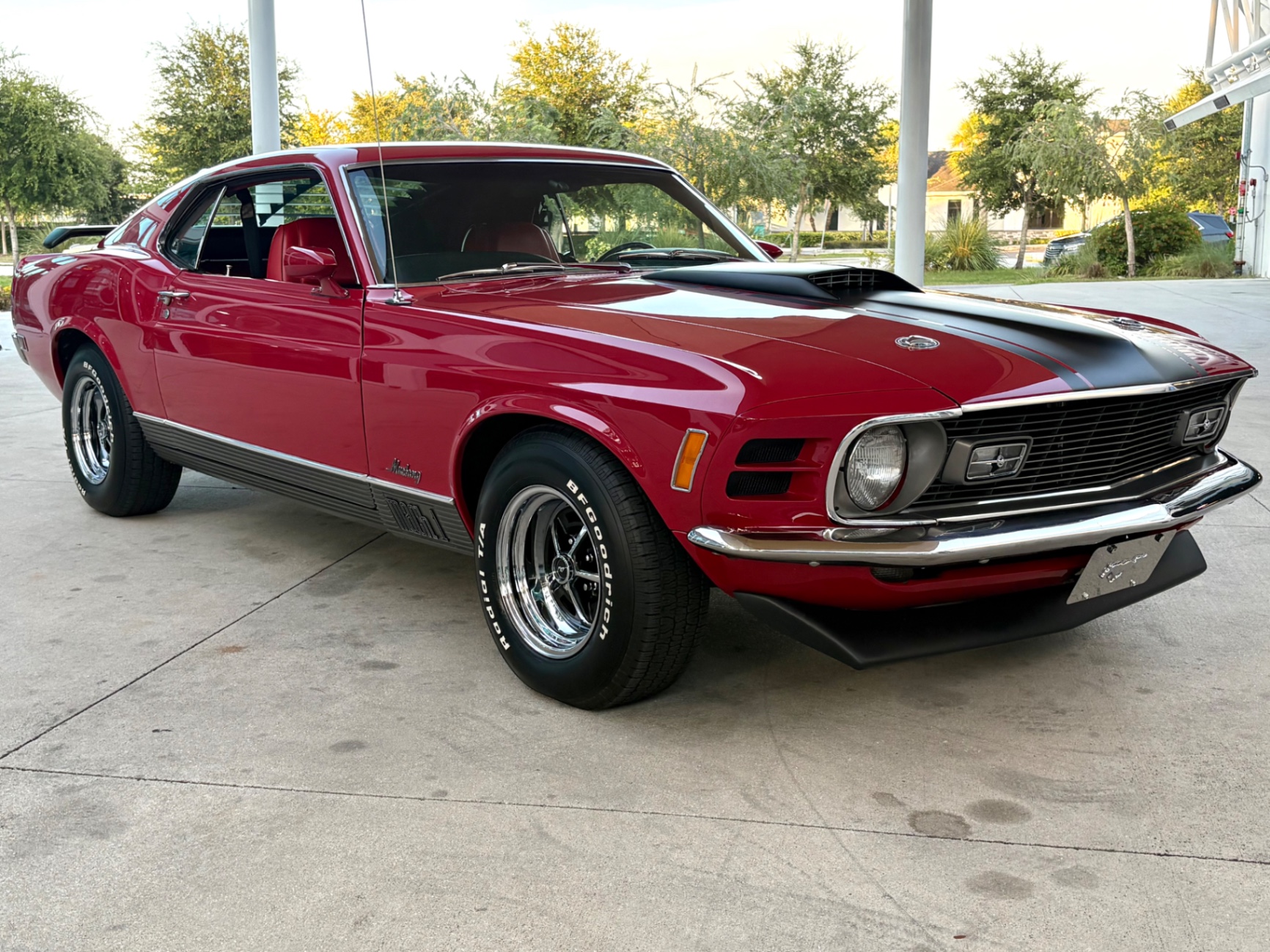 Vehicle photo 4