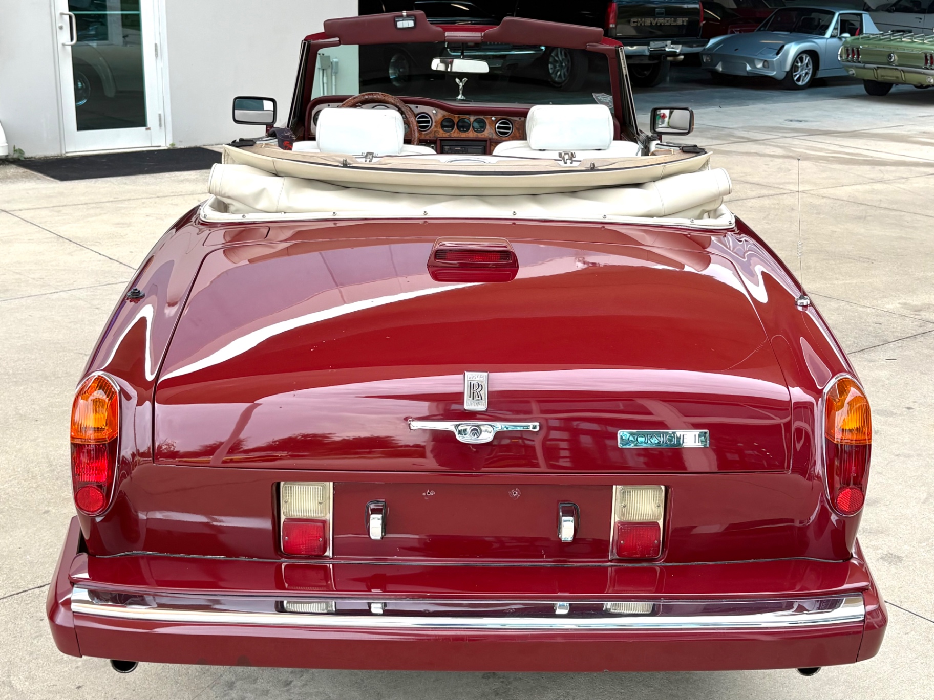 Vehicle photo 8