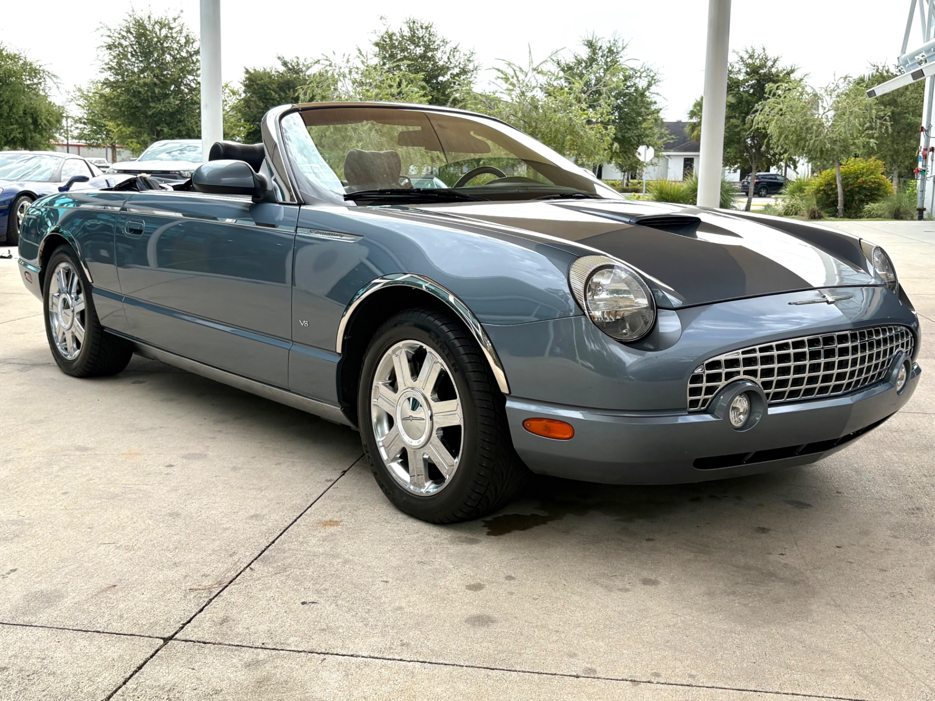 Vehicle photo 4