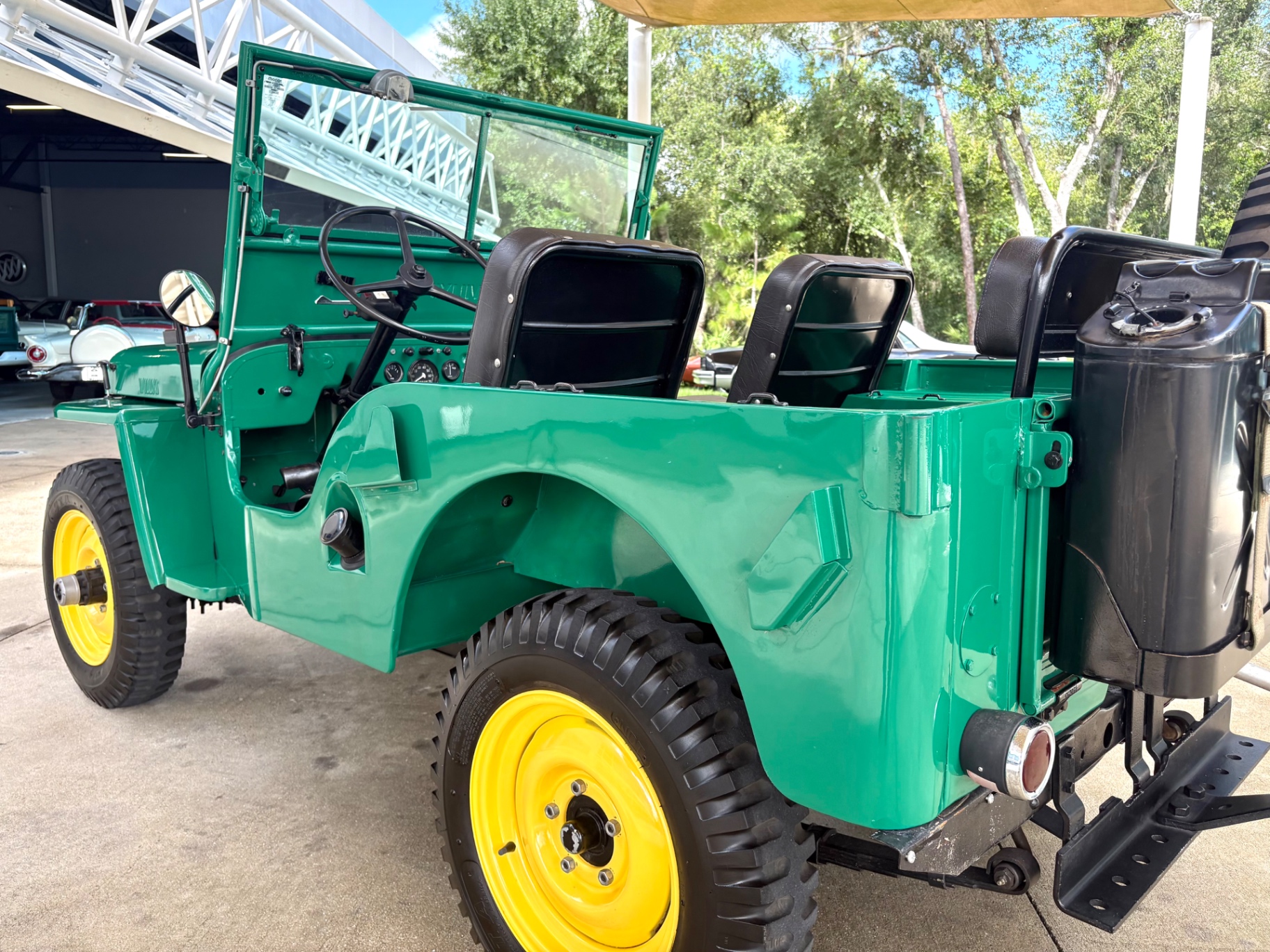 Vehicle photo 15
