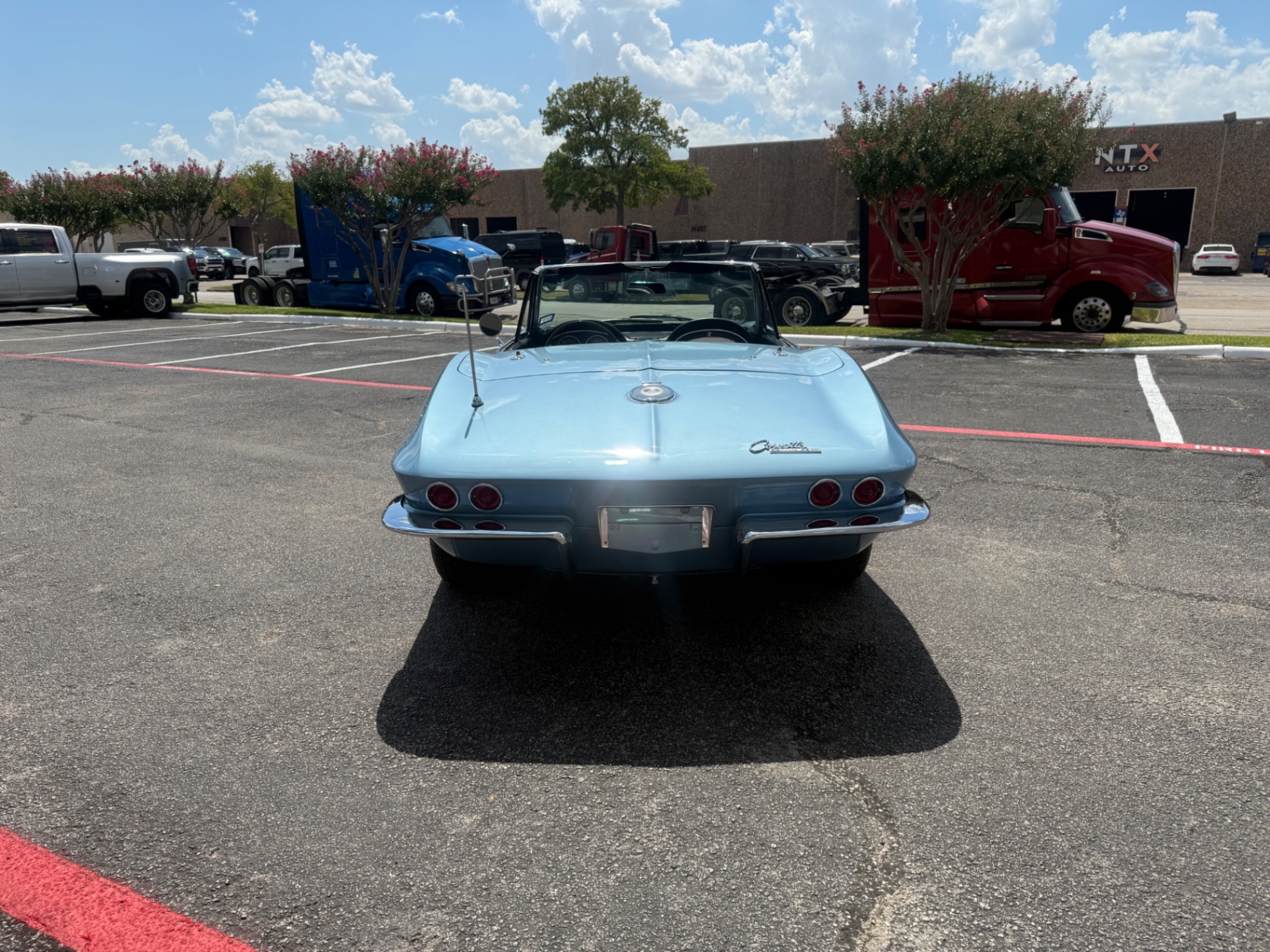 Vehicle photo 7