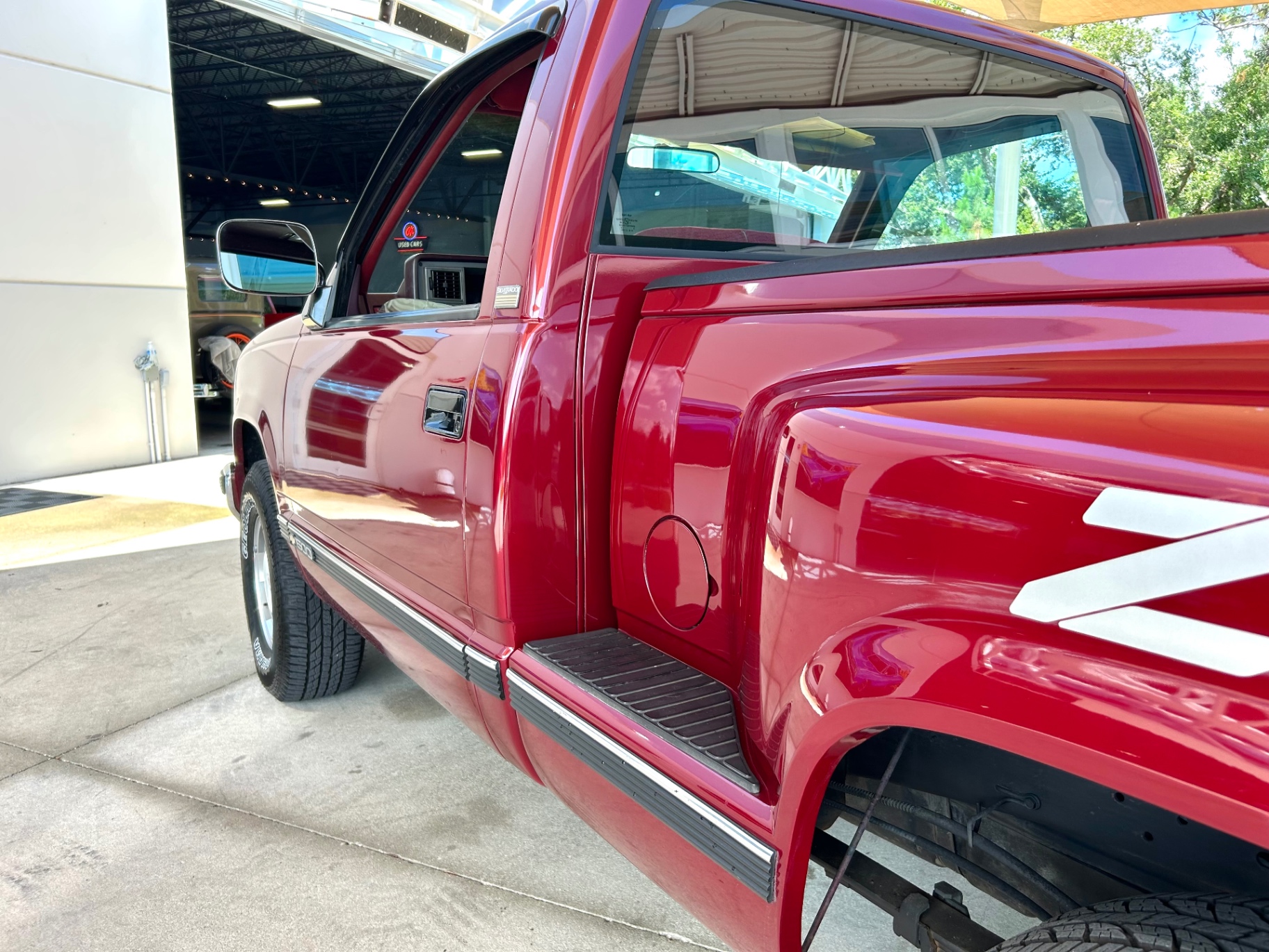 Vehicle photo 13