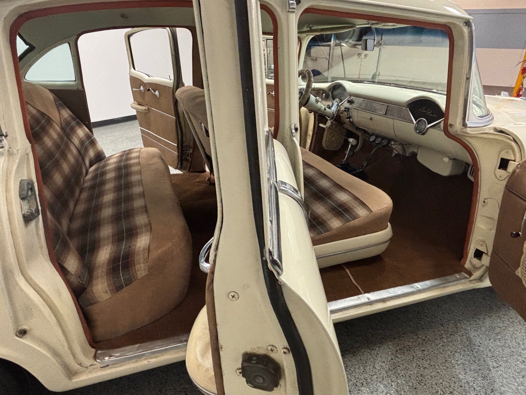 Vehicle photo 35