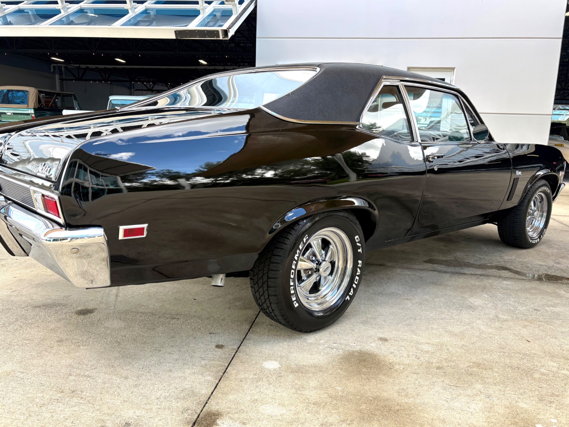 Vehicle photo 16