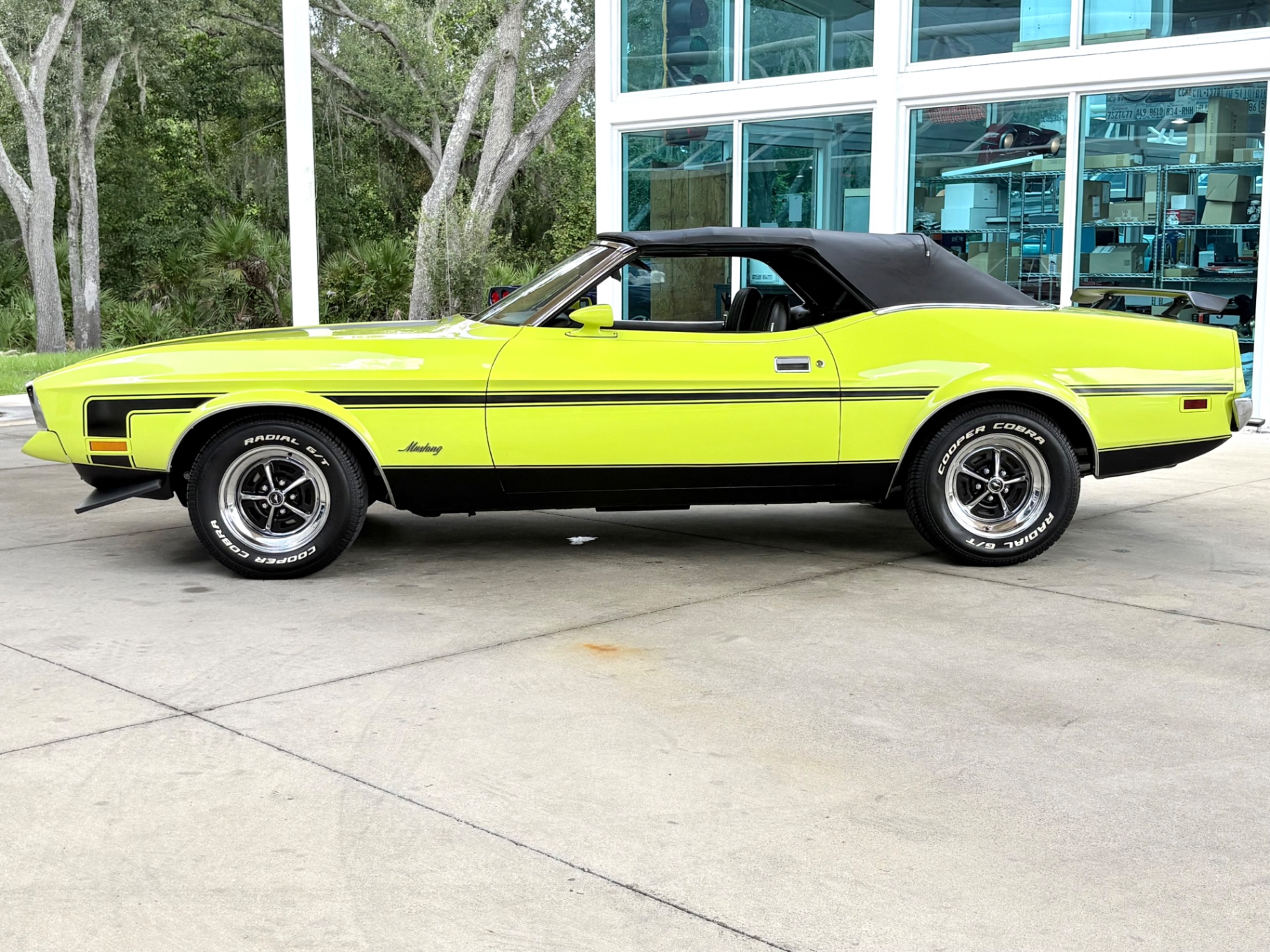 Vehicle photo 24