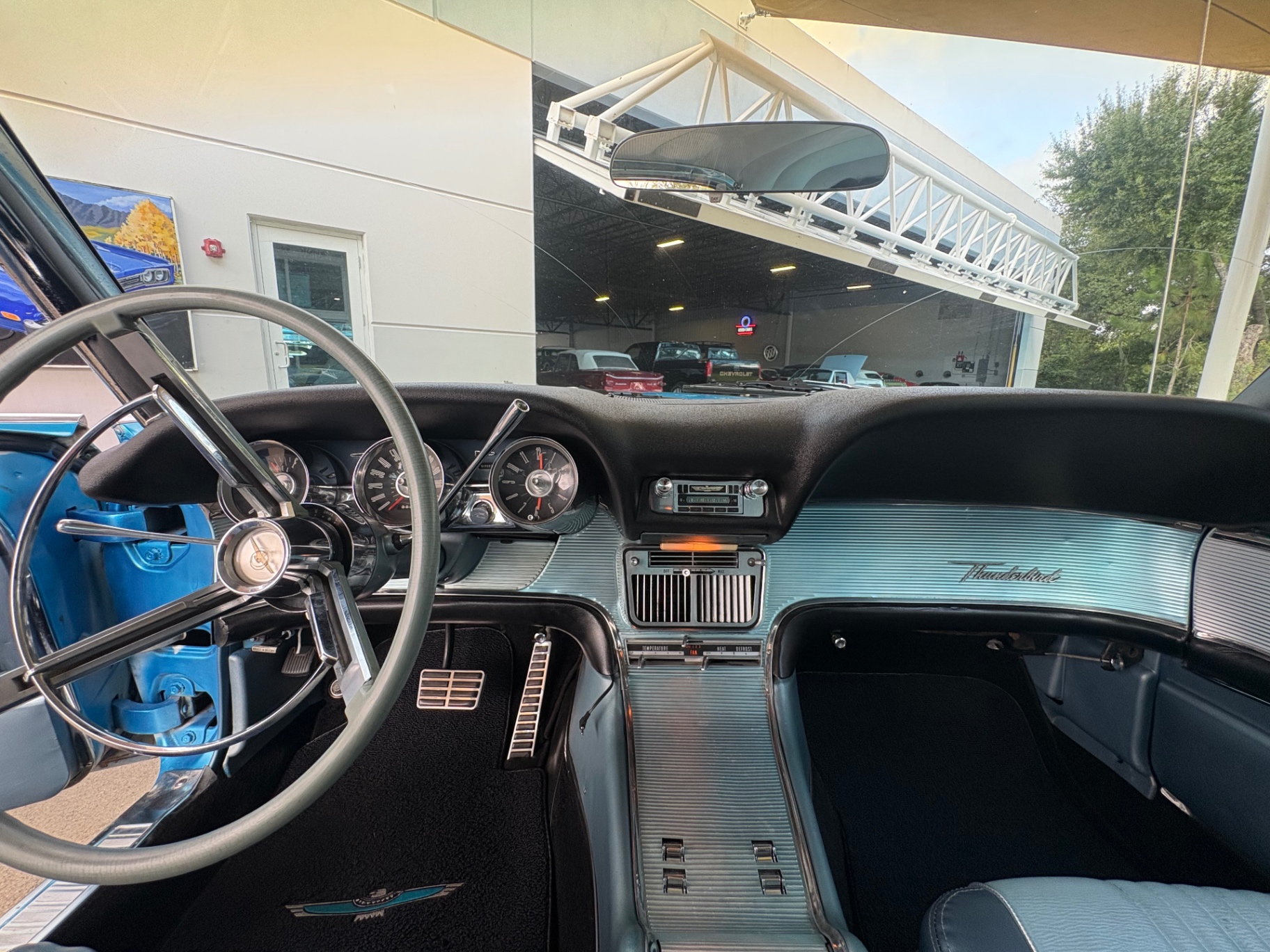 Vehicle photo 31