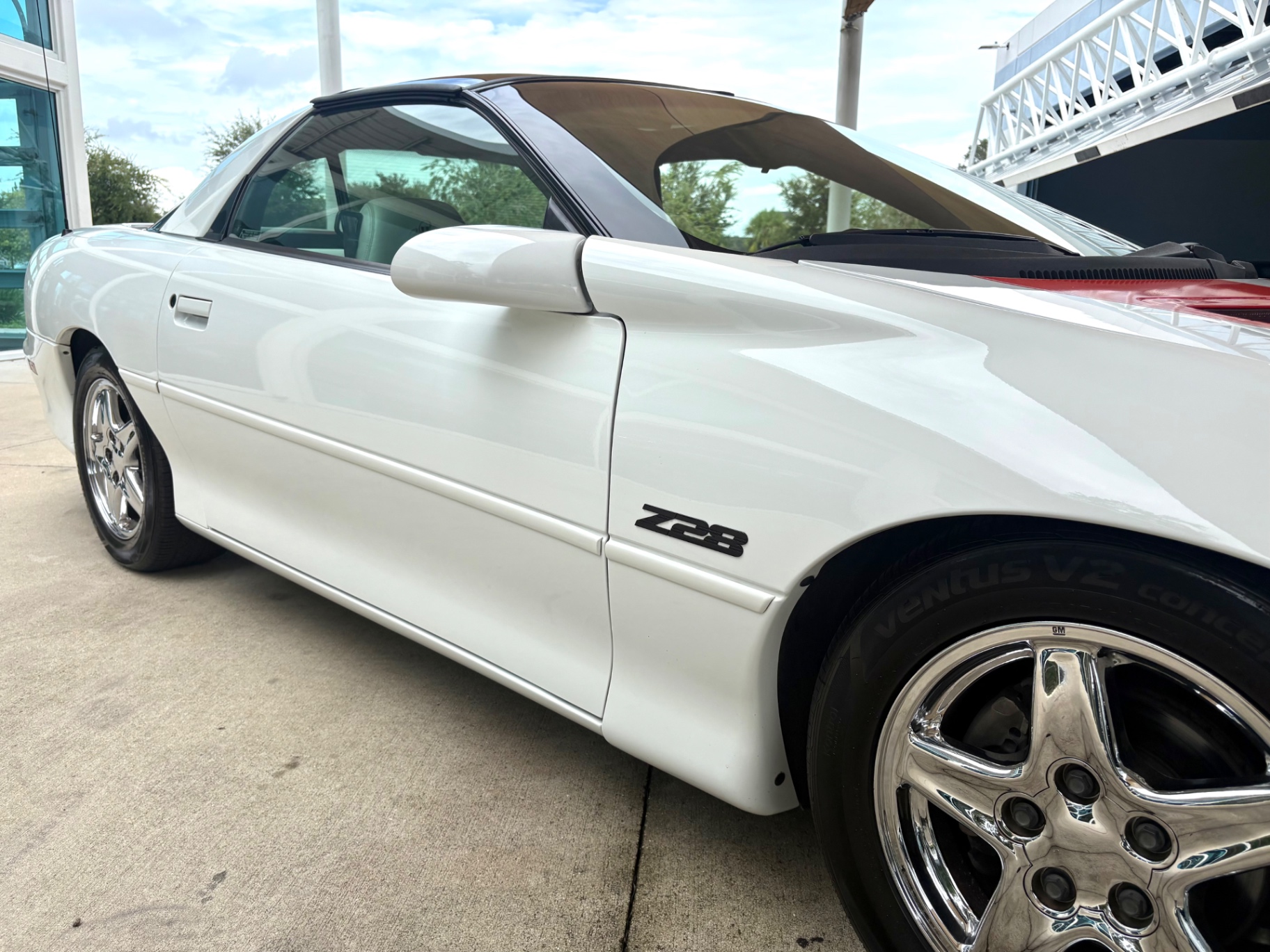 Vehicle photo 18