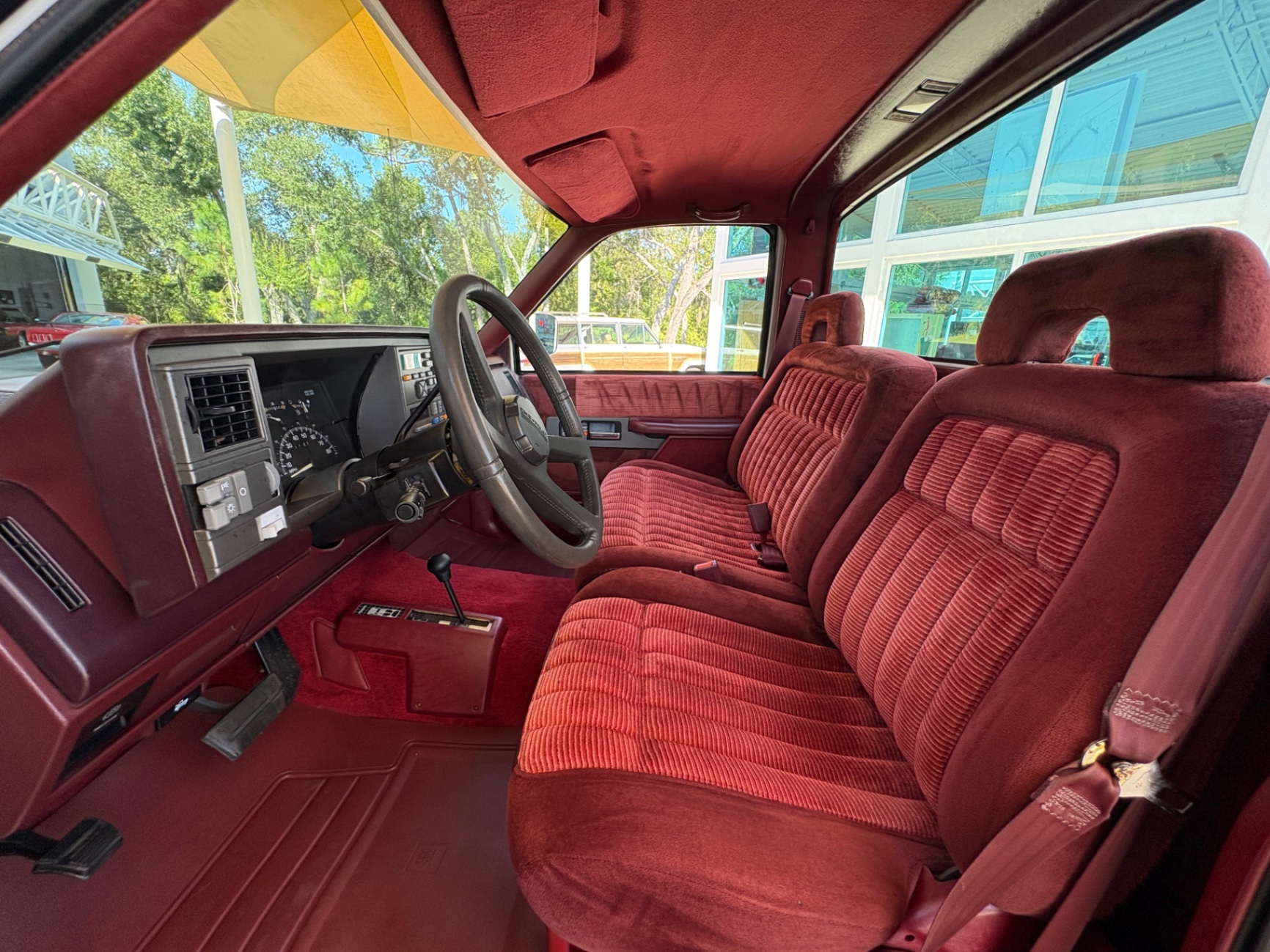 Vehicle photo 32