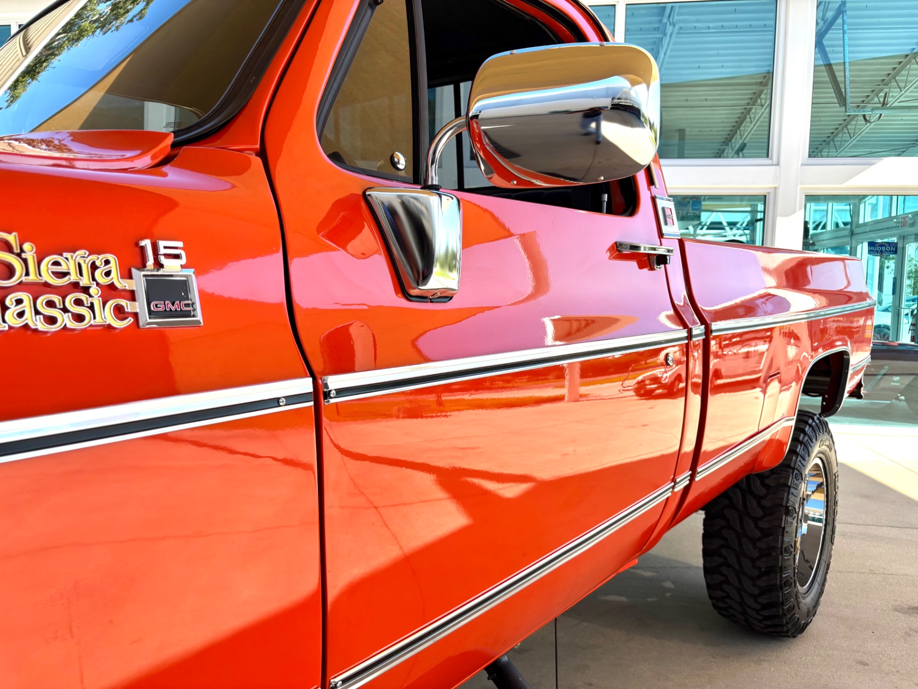 Vehicle photo 12