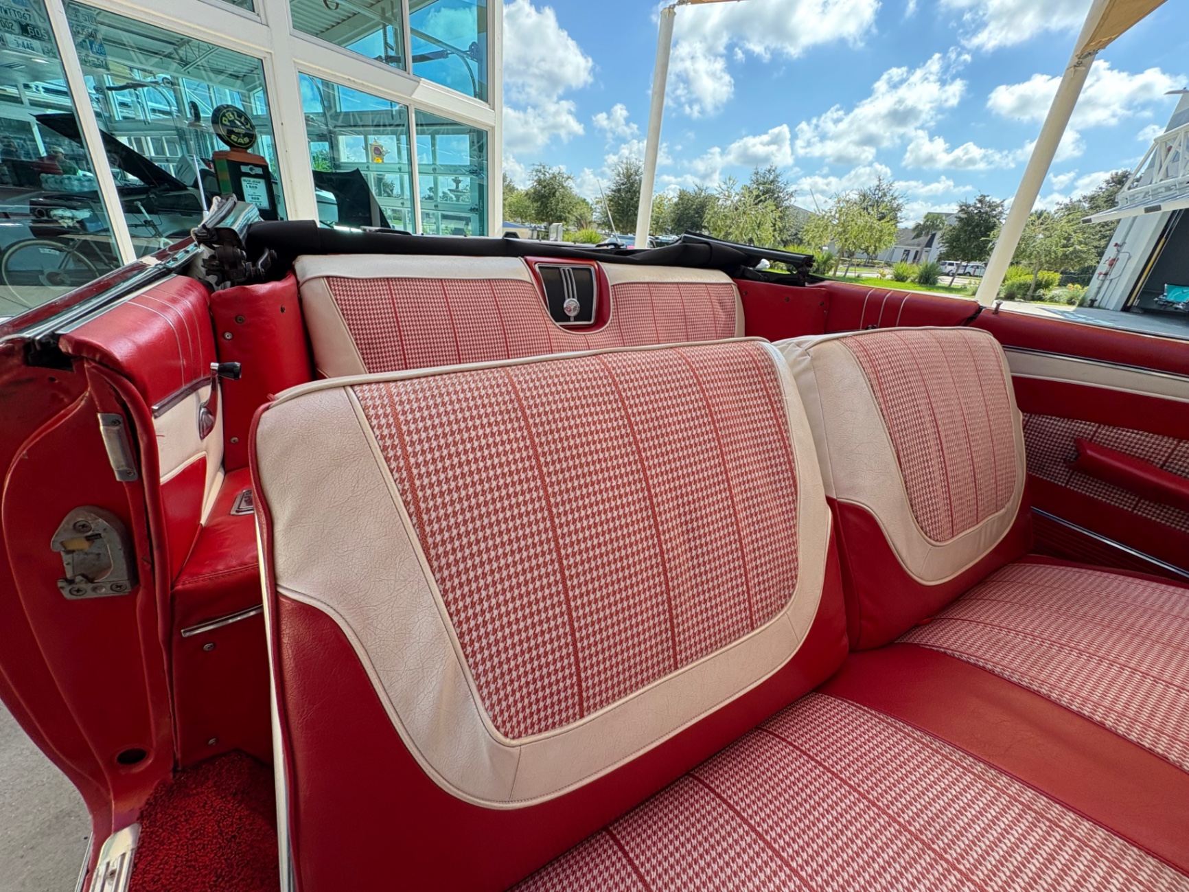 Vehicle photo 43