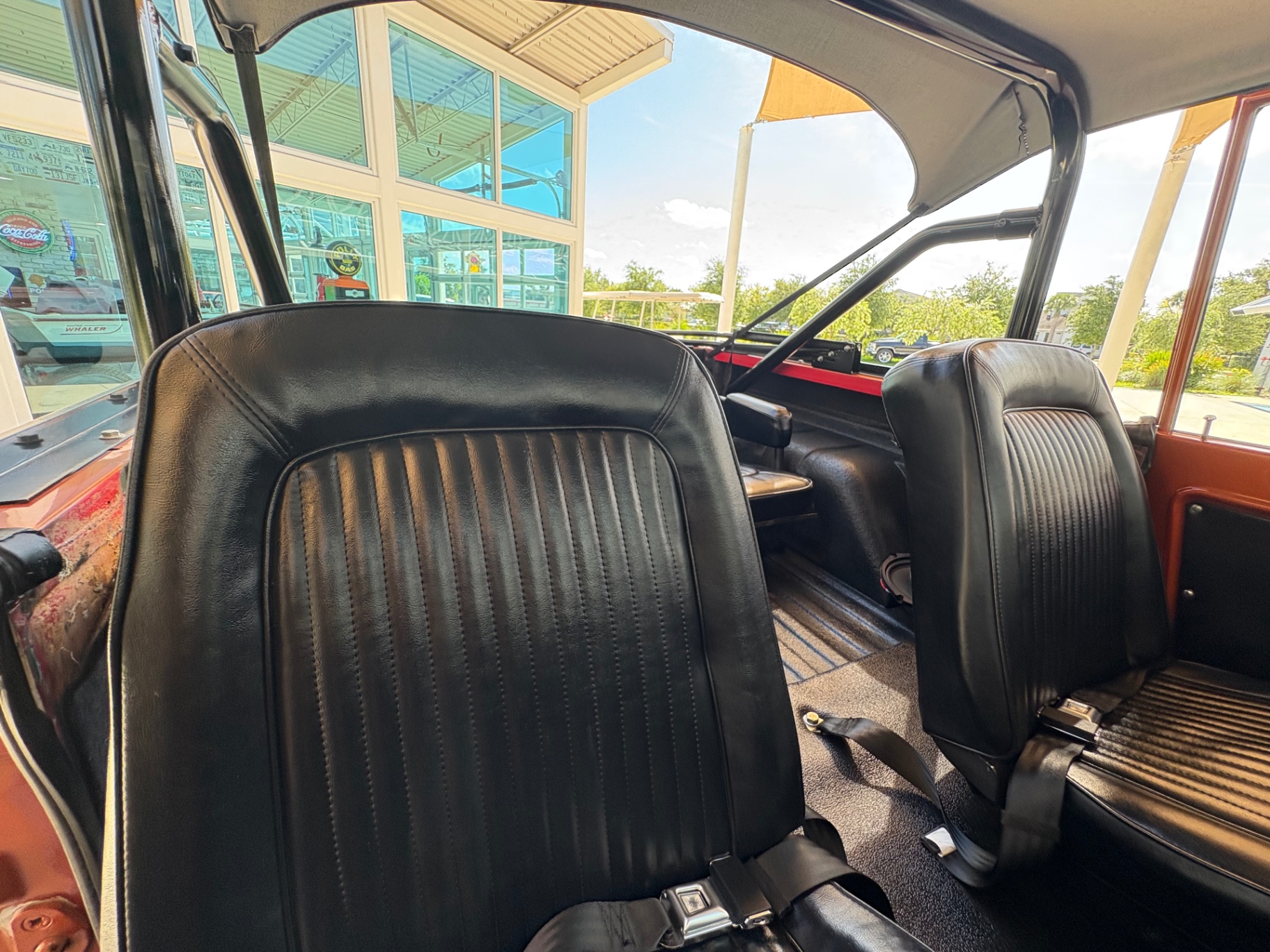 Vehicle photo 37