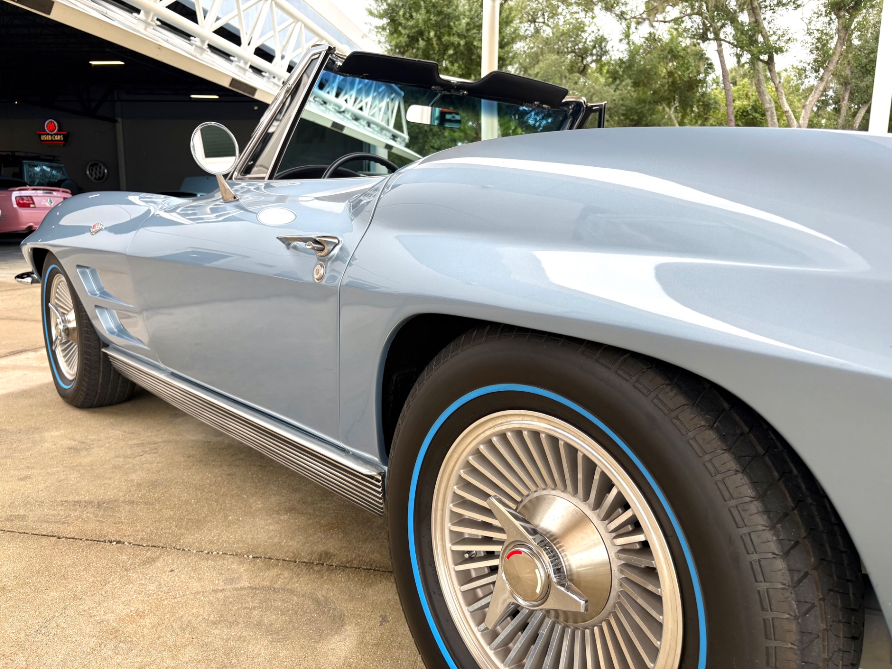 Vehicle photo 15