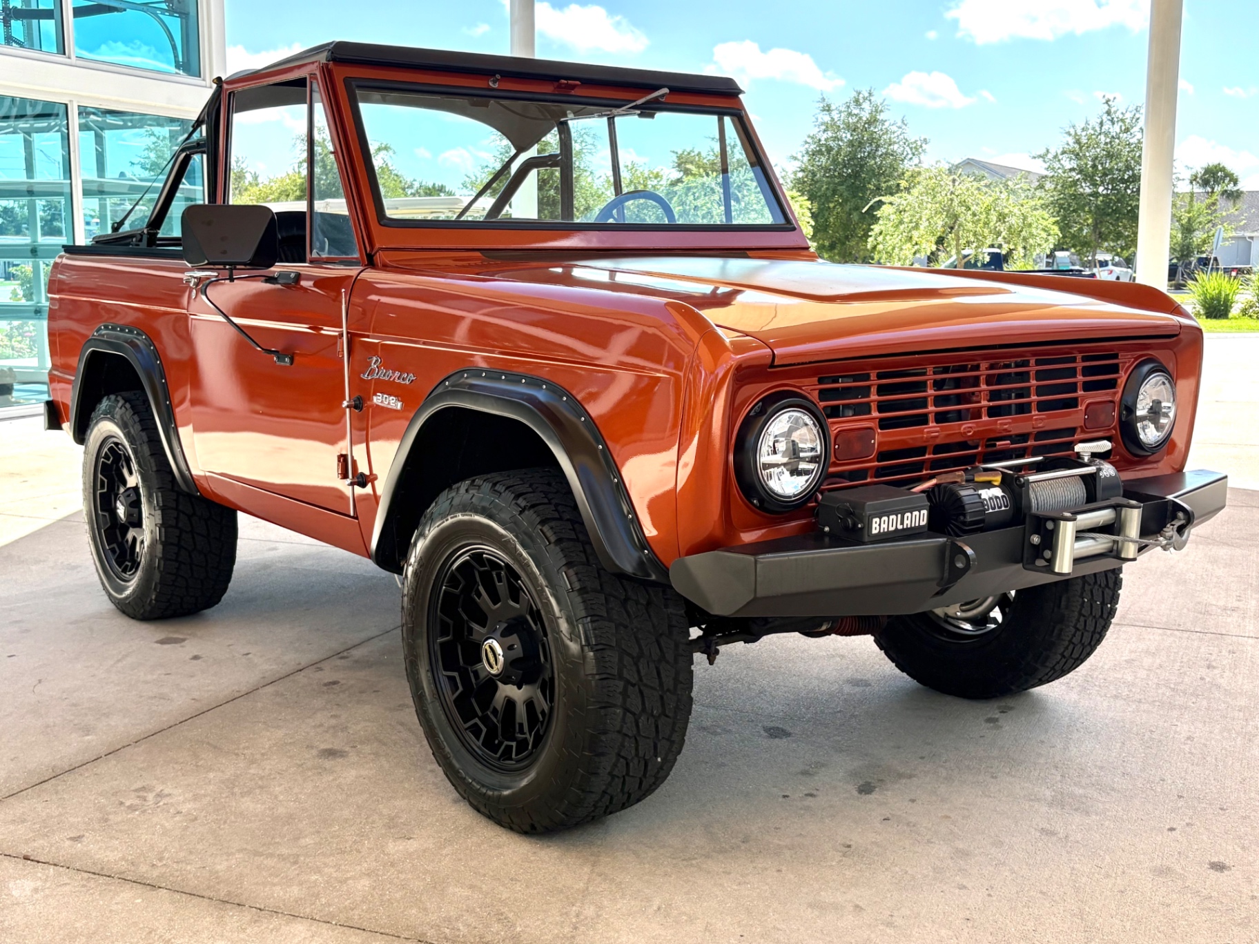 Vehicle photo 3