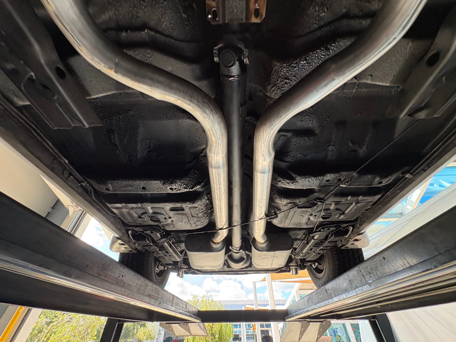 Vehicle photo 59