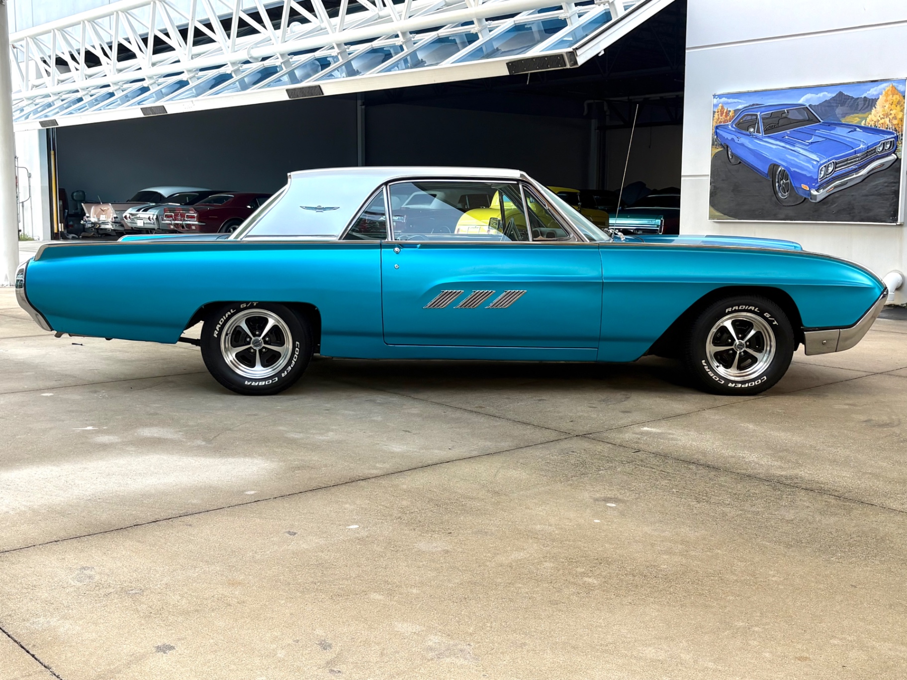 Vehicle photo 3