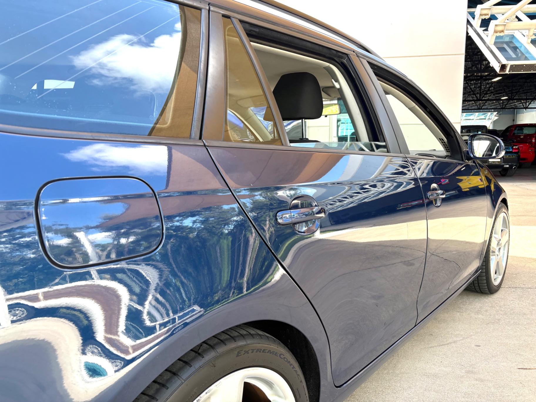 Vehicle photo 17