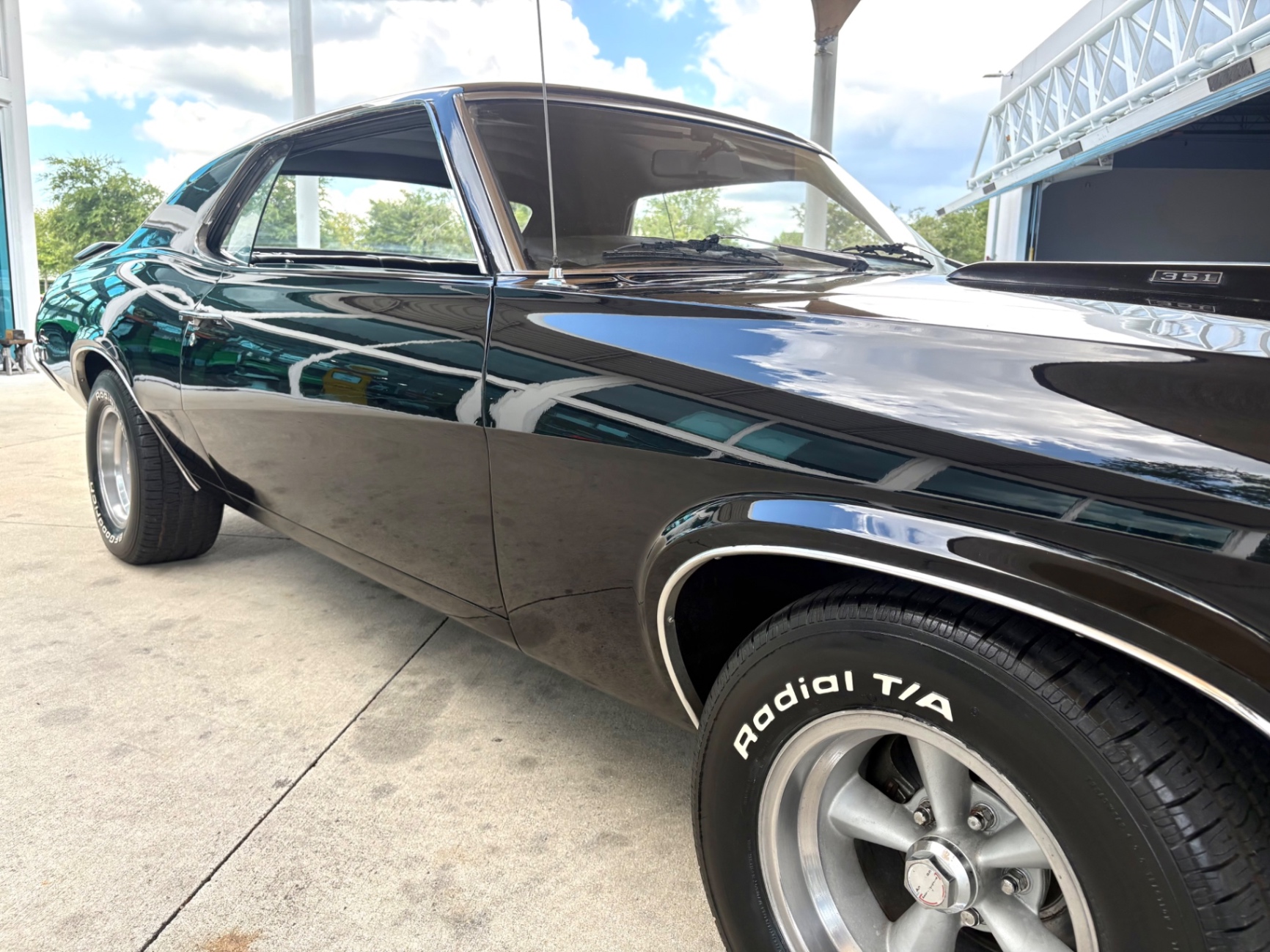 Vehicle photo 18