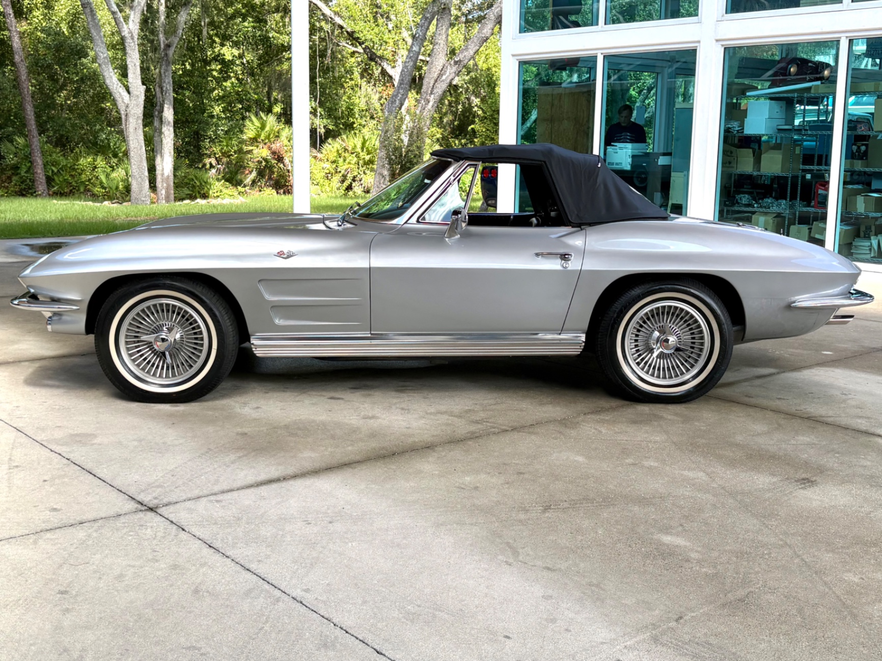 Vehicle photo 24