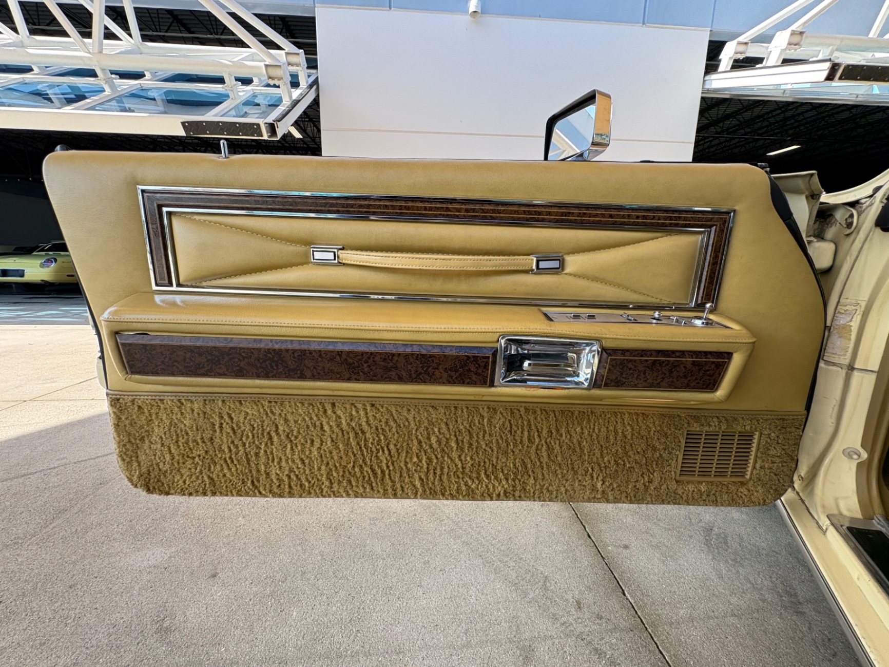 Vehicle photo 30