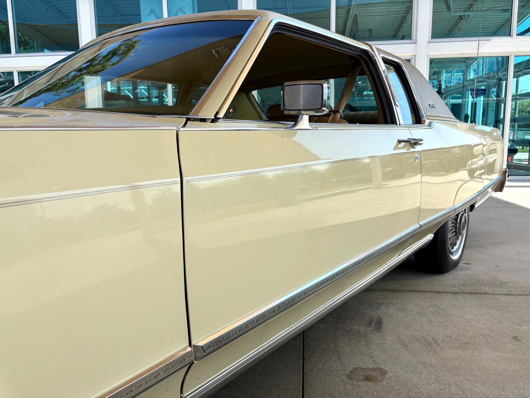 Vehicle photo 15