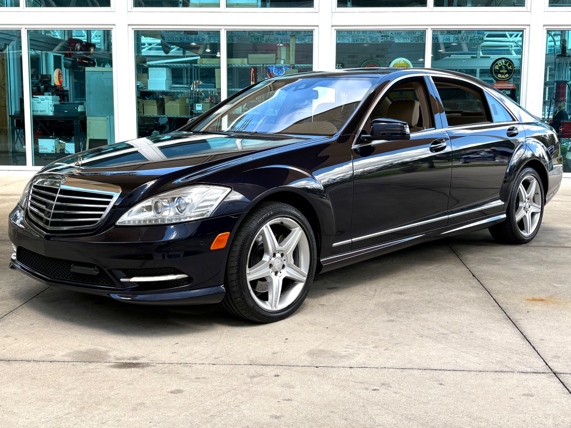 Vehicle photo 11
