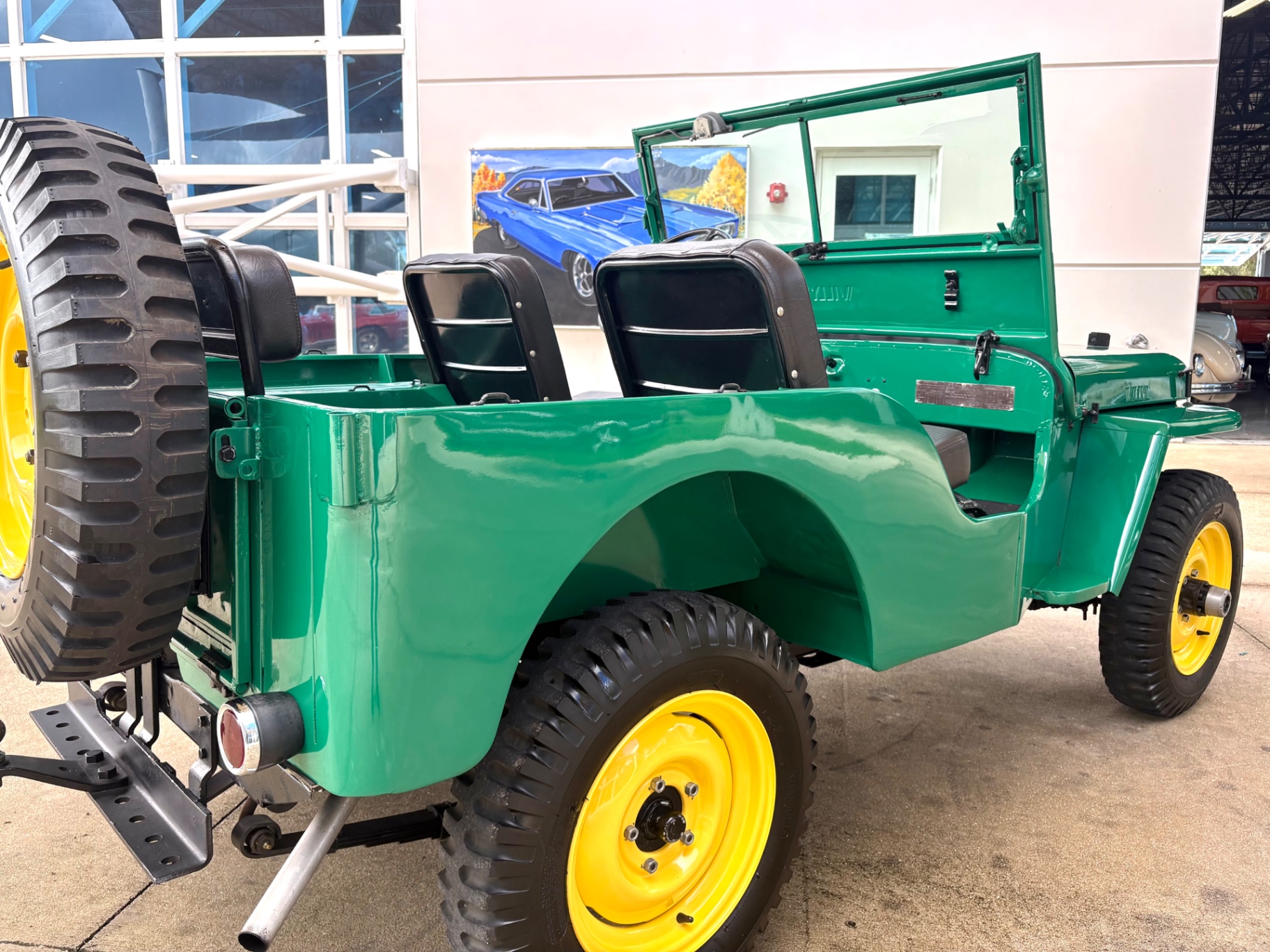 Vehicle photo 16