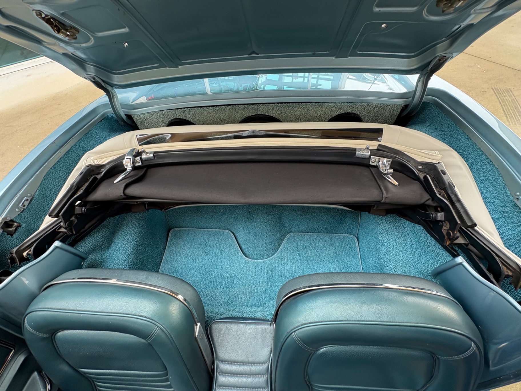 Vehicle photo 42