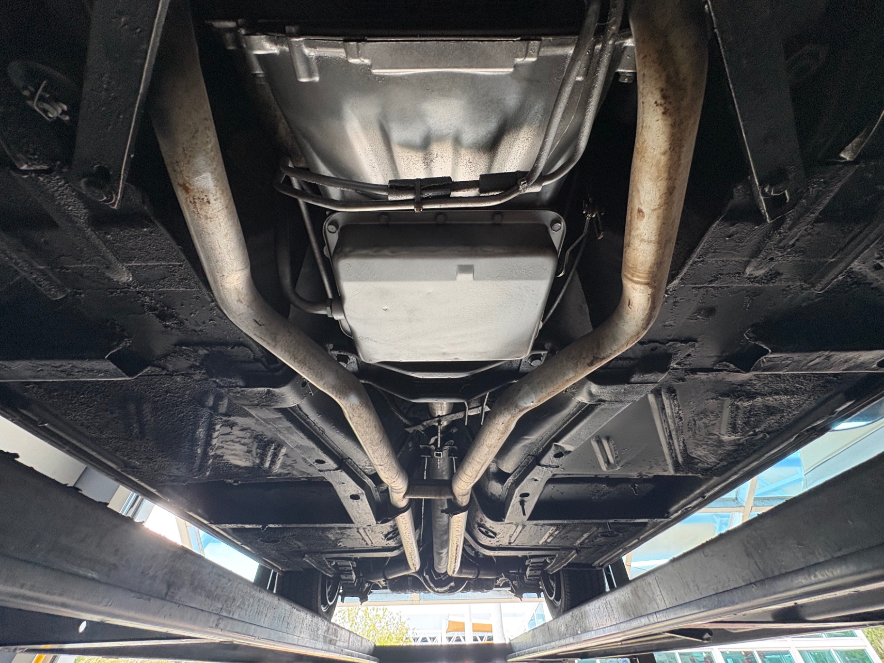 Vehicle photo 54