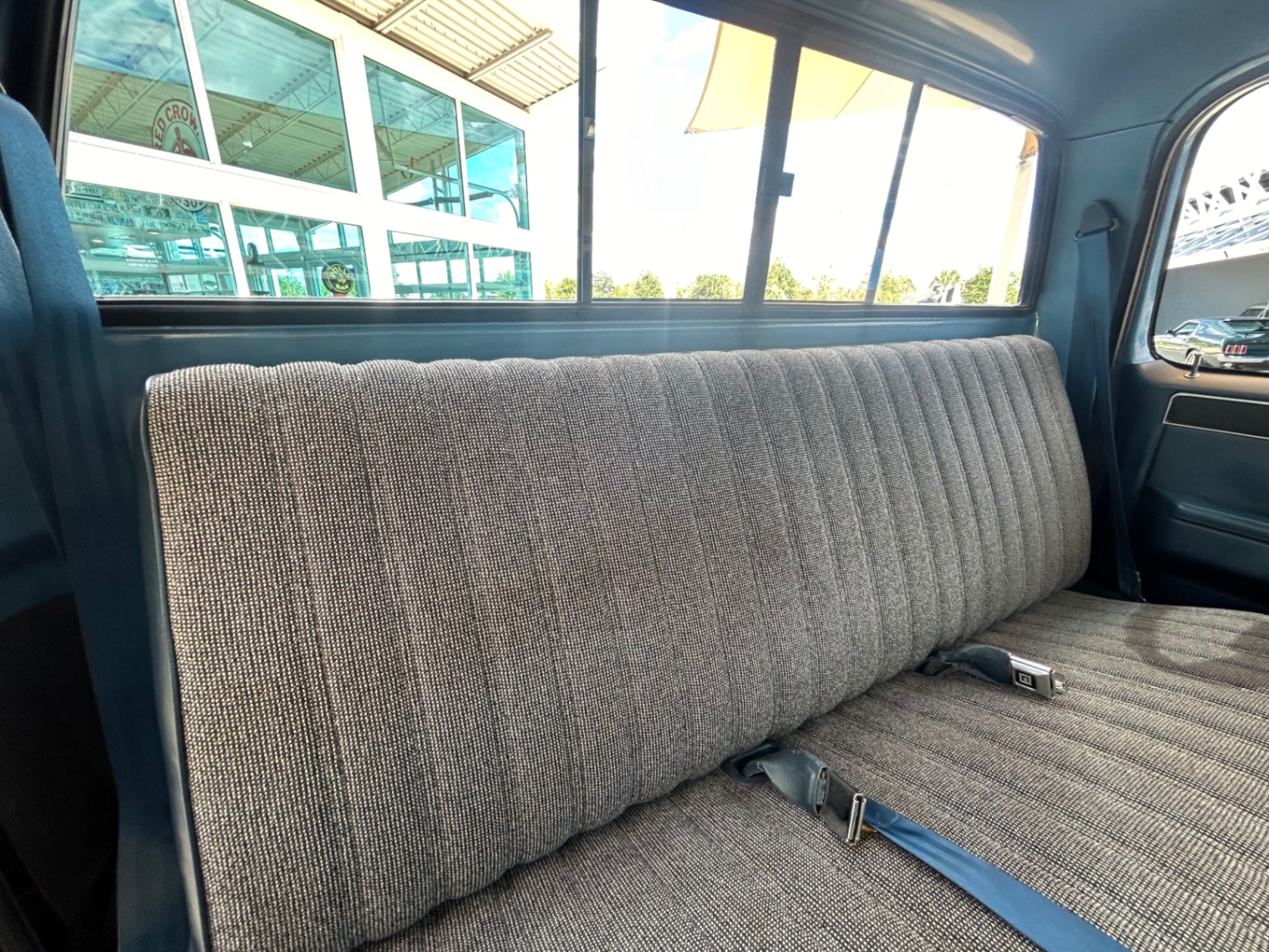Vehicle photo 23