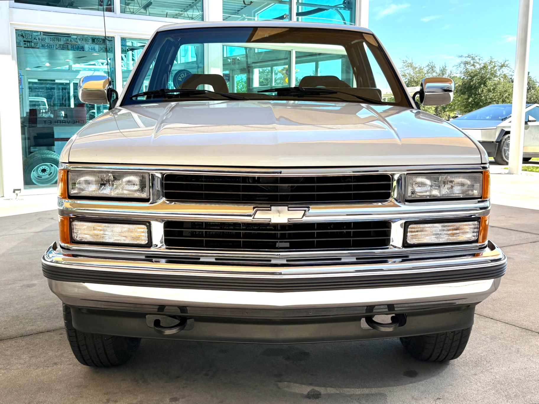 Vehicle photo 2