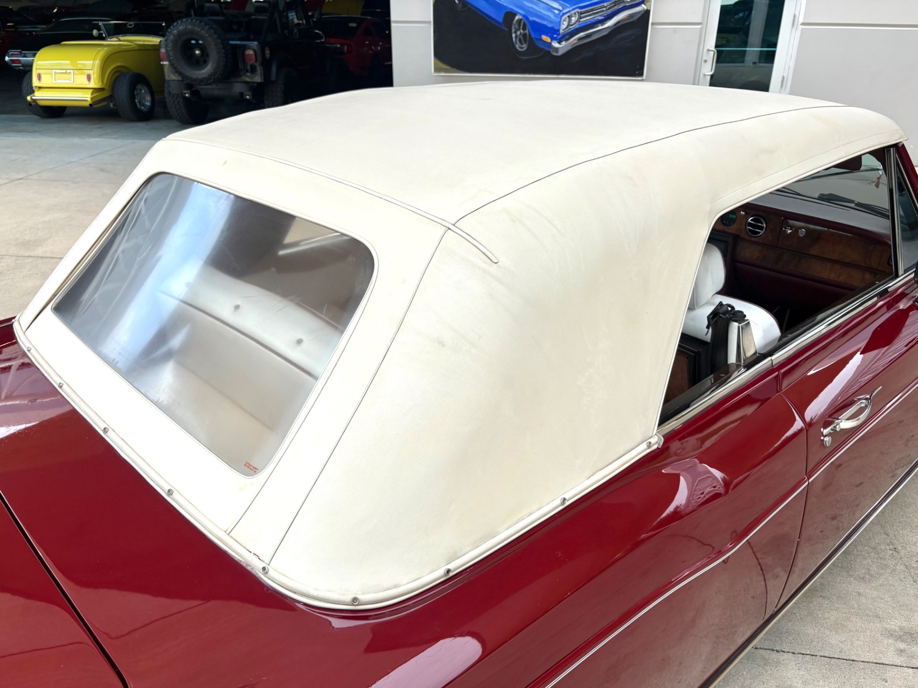 Vehicle photo 26