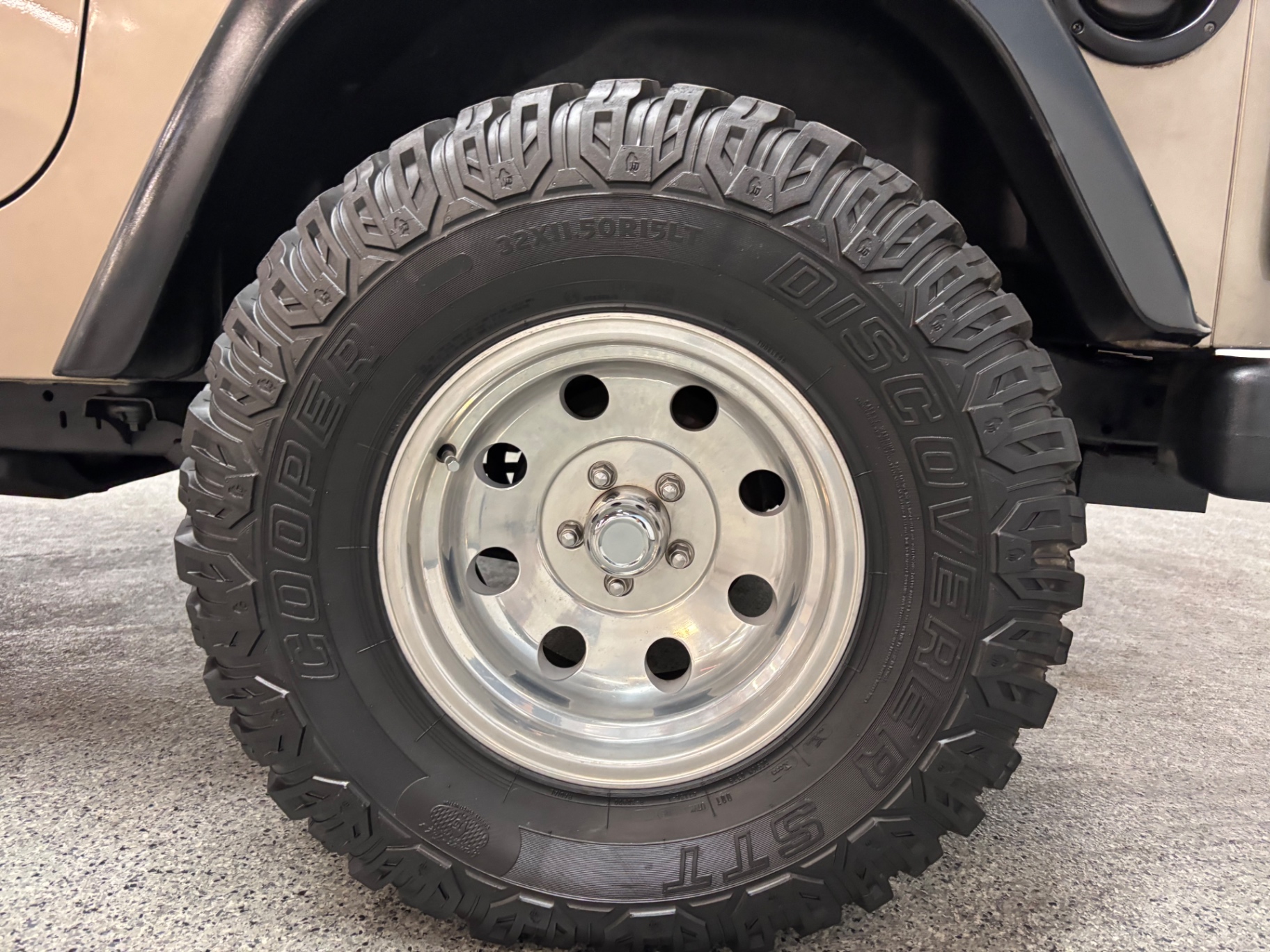 Vehicle photo 11