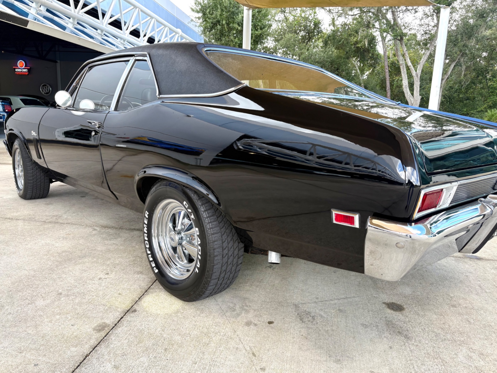 Vehicle photo 15