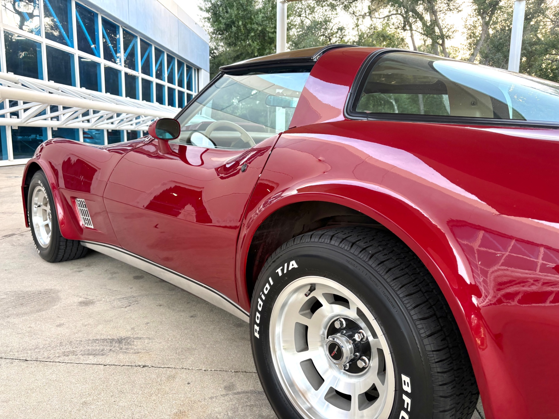 Vehicle photo 14