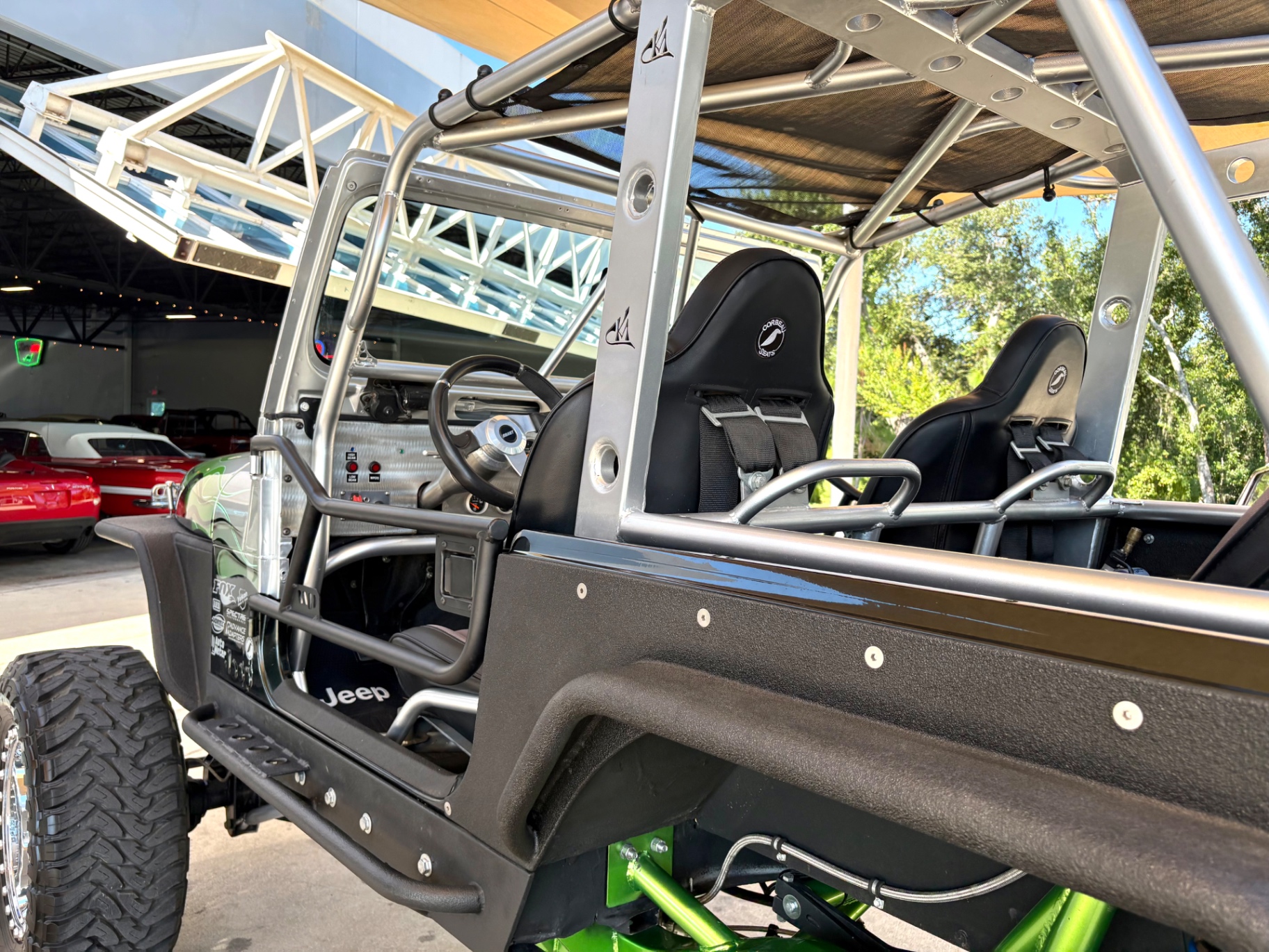 Vehicle photo 13