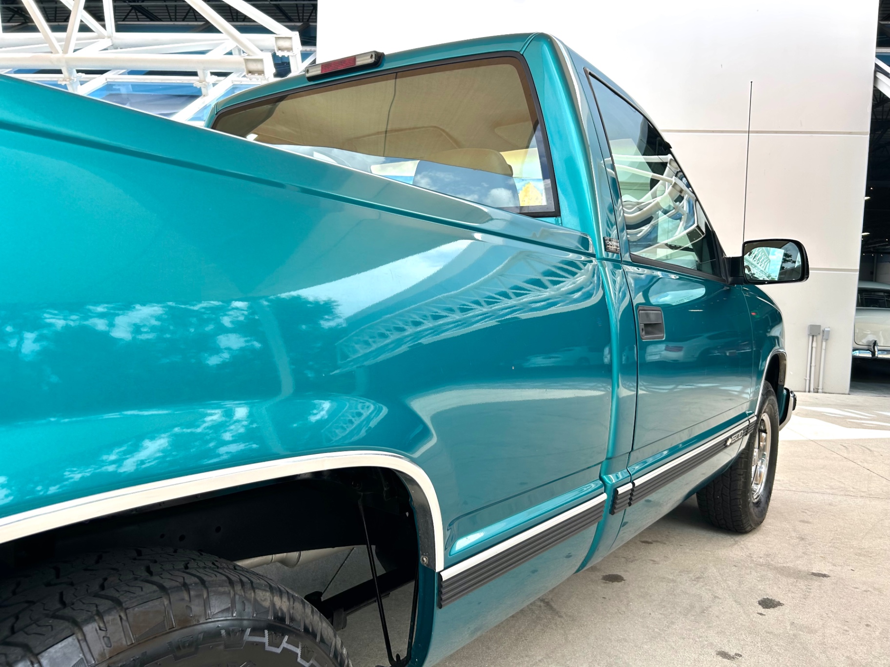 Vehicle photo 16